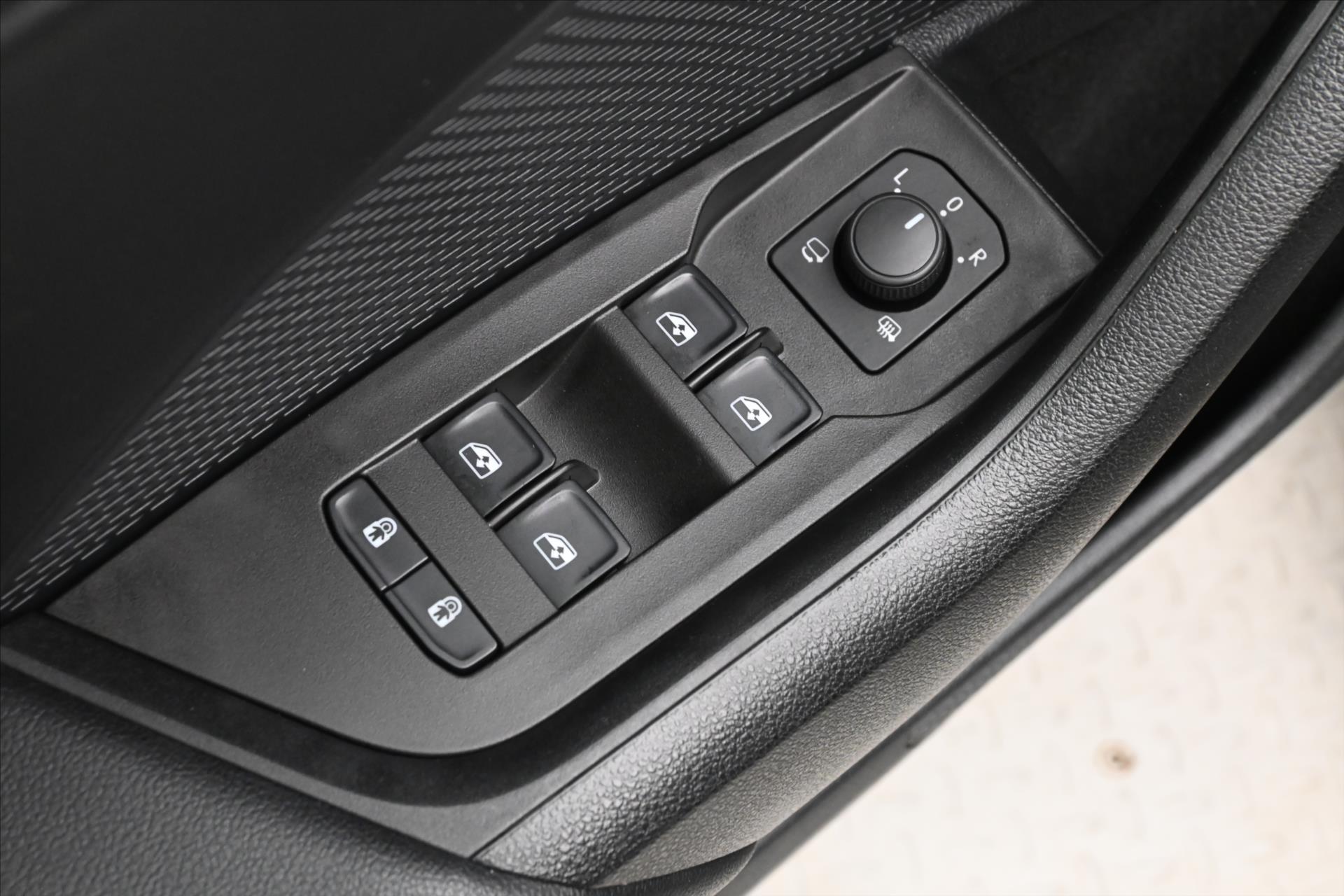 Hlavní fotografie vozu Škoda Octavia 2,0 TDI 110kW DSG Ambition VŮZ PŘIPRAVUJEME K PRODEJI (24)