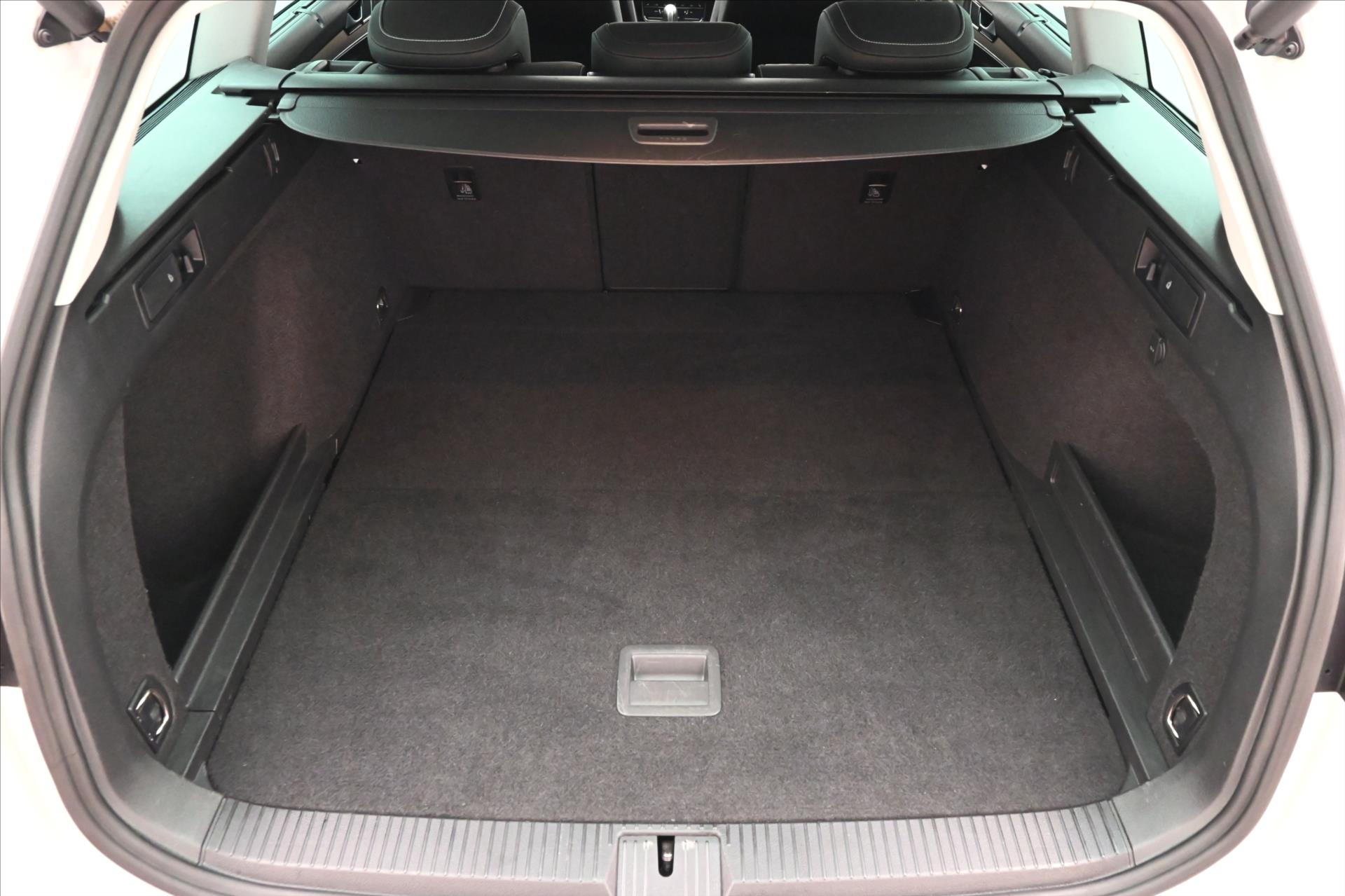 Hlavní fotografie vozu Volkswagen Passat 2,0 TDI 110 kW DSG ELEGANCE Záruka až 5 let (10)
