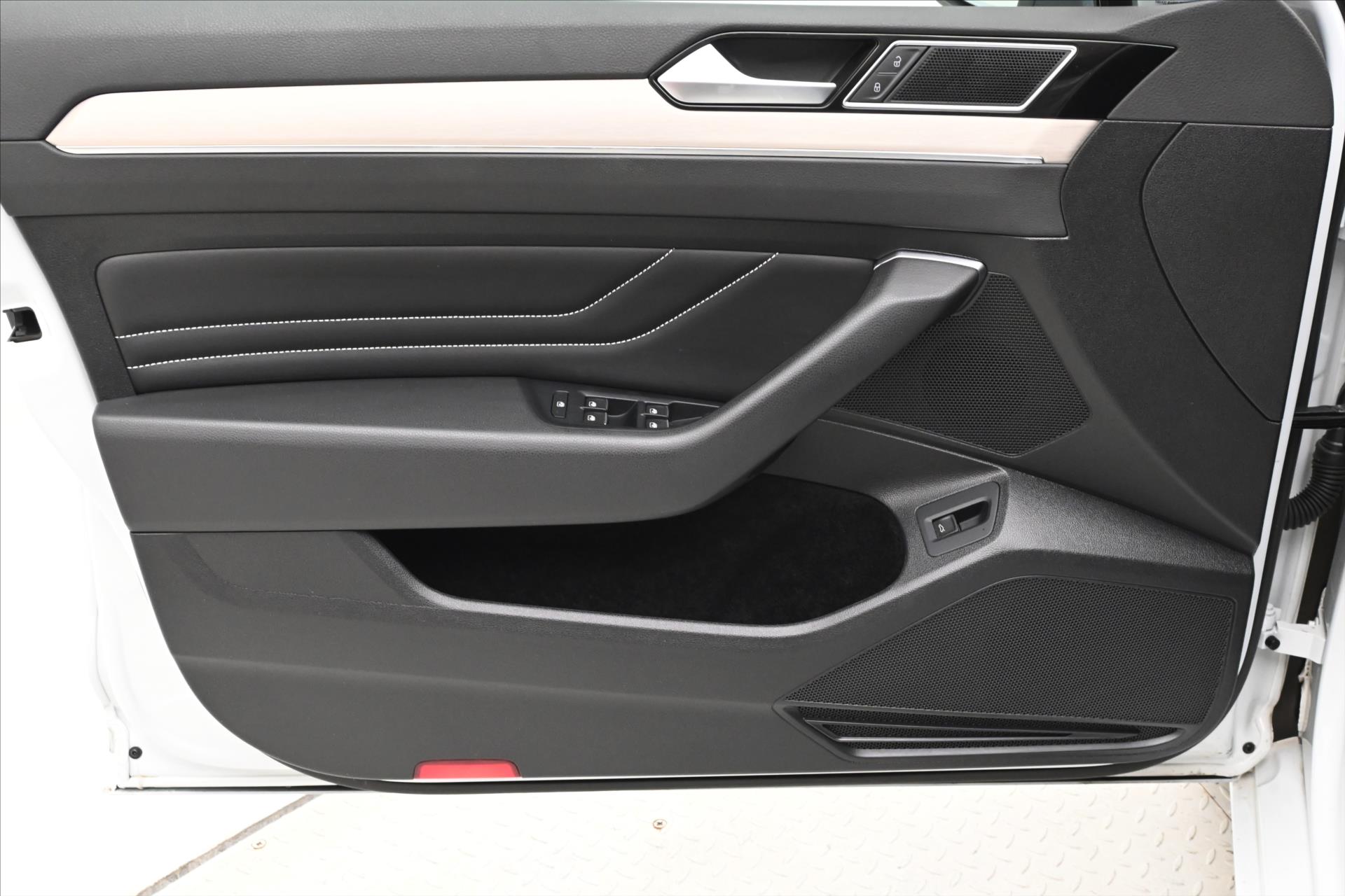 Hlavní fotografie vozu Volkswagen Passat 2,0 TDI 110 kW DSG ELEGANCE Záruka až 5 let (25)