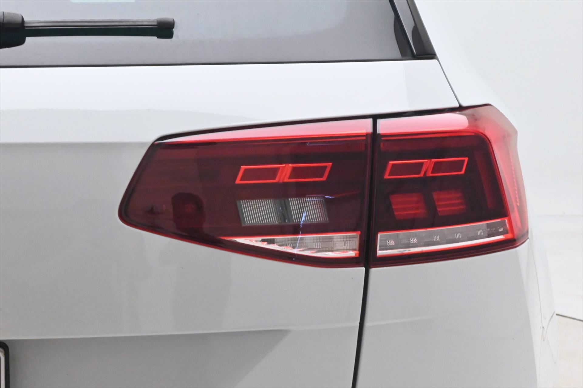 Hlavní fotografie vozu Volkswagen Passat 2,0 TDI 110 kW DSG ELEGANCE Záruka až 5 let (31)