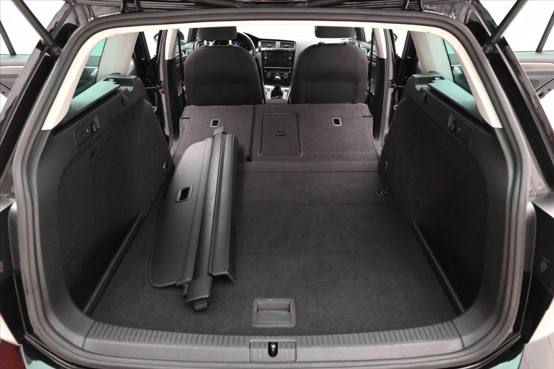 Hlavní fotografie vozu Volkswagen Golf 1,5 TSI 96kW BLUEMOTION Záruka až 5 let (11)