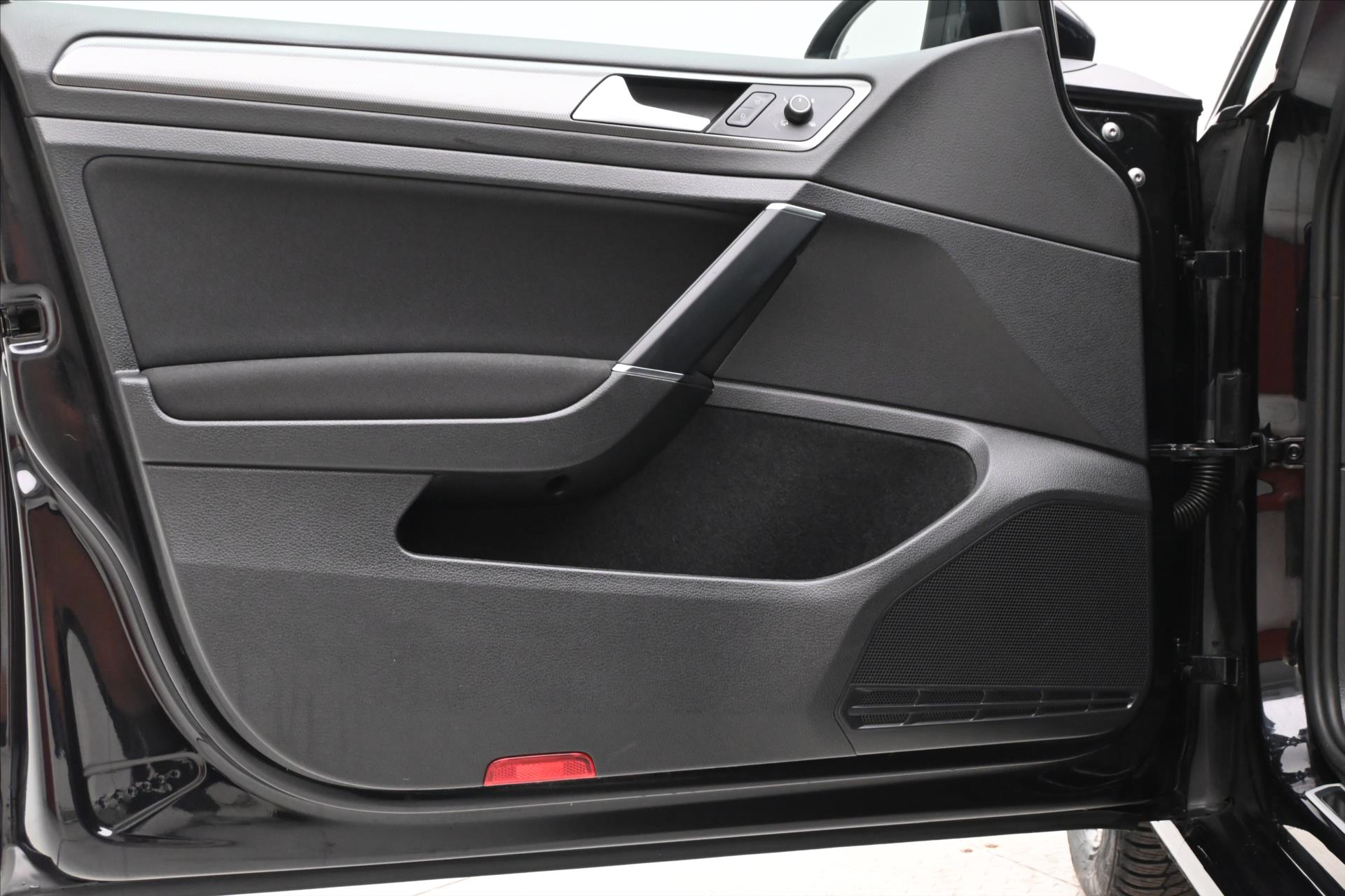 Hlavní fotografie vozu Volkswagen Golf 1,5 TSI 96kW BLUEMOTION Záruka až 5 let (23)