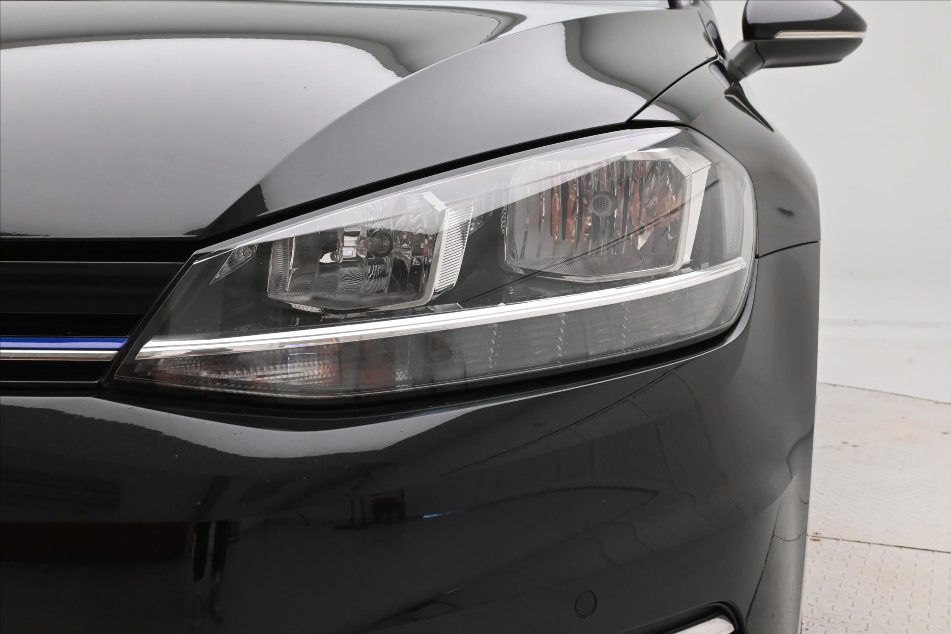Hlavní fotografie vozu Volkswagen Golf 1,5 TSI 96kW BLUEMOTION Záruka až 5 let (27)