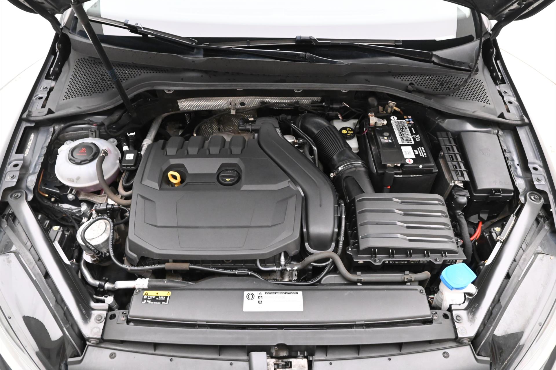 Hlavní fotografie vozu Volkswagen Golf 1,5 TSI 96kW BLUEMOTION Záruka až 5 let (9)