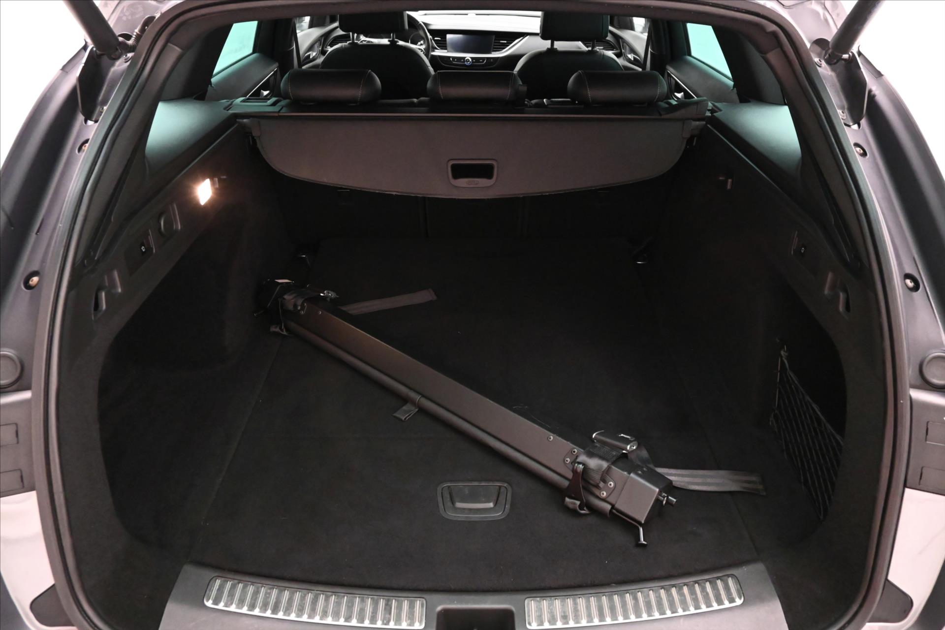 Hlavní fotografie vozu Opel Insignia 2,0 CDTI 128 kW AT8 SportTourer Záruka až 5 let (10)
