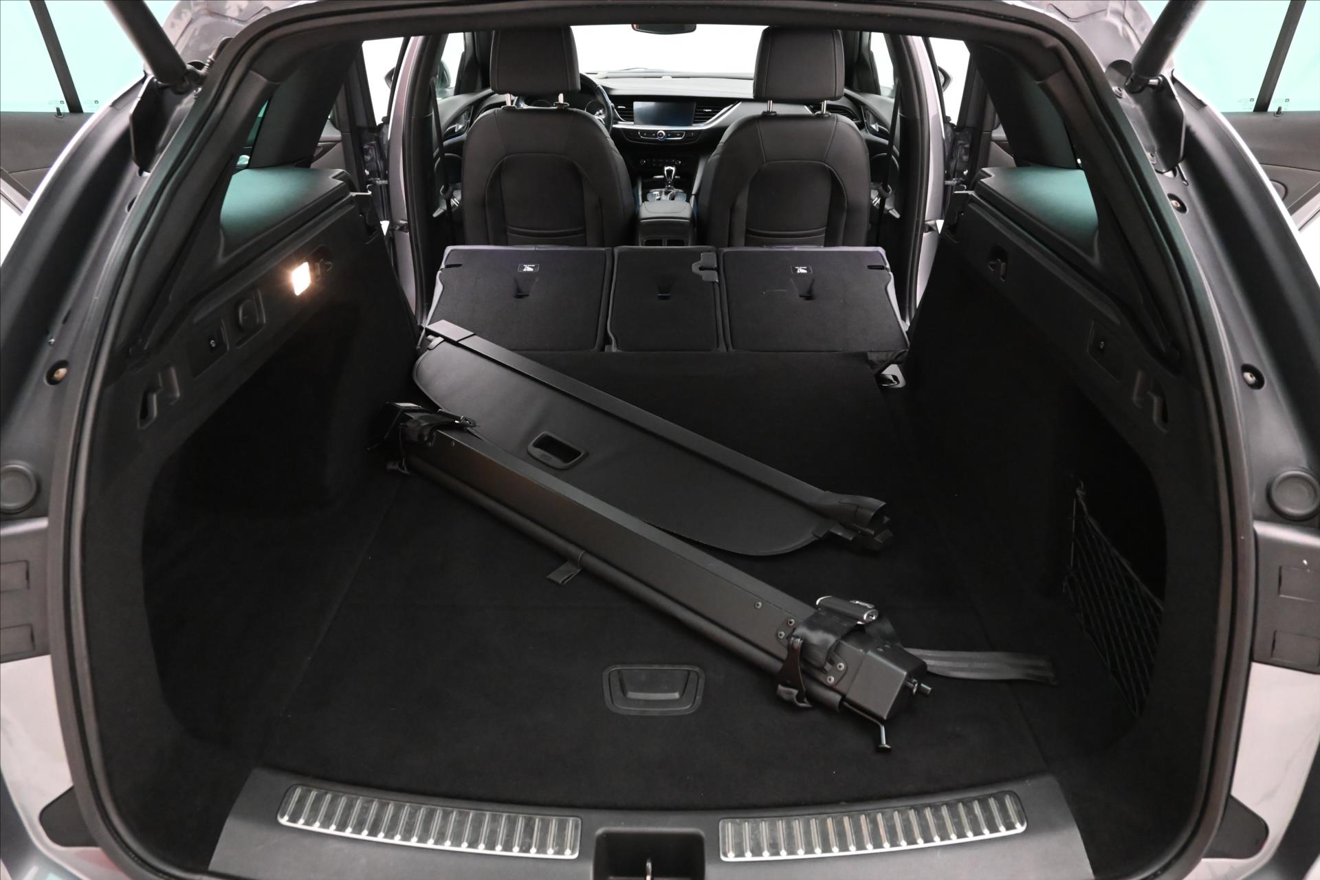 Hlavní fotografie vozu Opel Insignia 2,0 CDTI 128 kW AT8 SportTourer Záruka až 5 let (11)