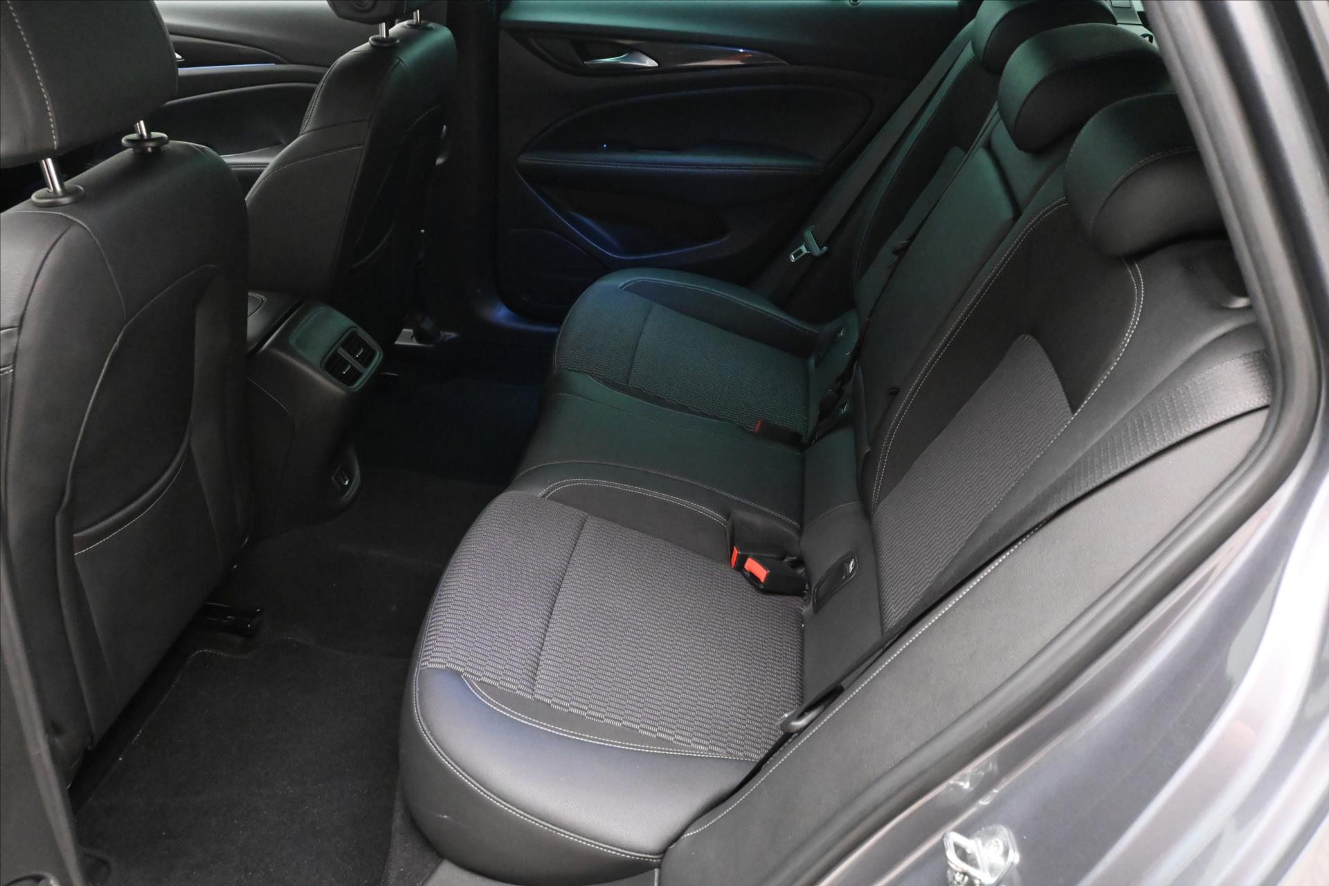 Hlavní fotografie vozu Opel Insignia 2,0 CDTI 128 kW AT8 SportTourer Záruka až 5 let (14)