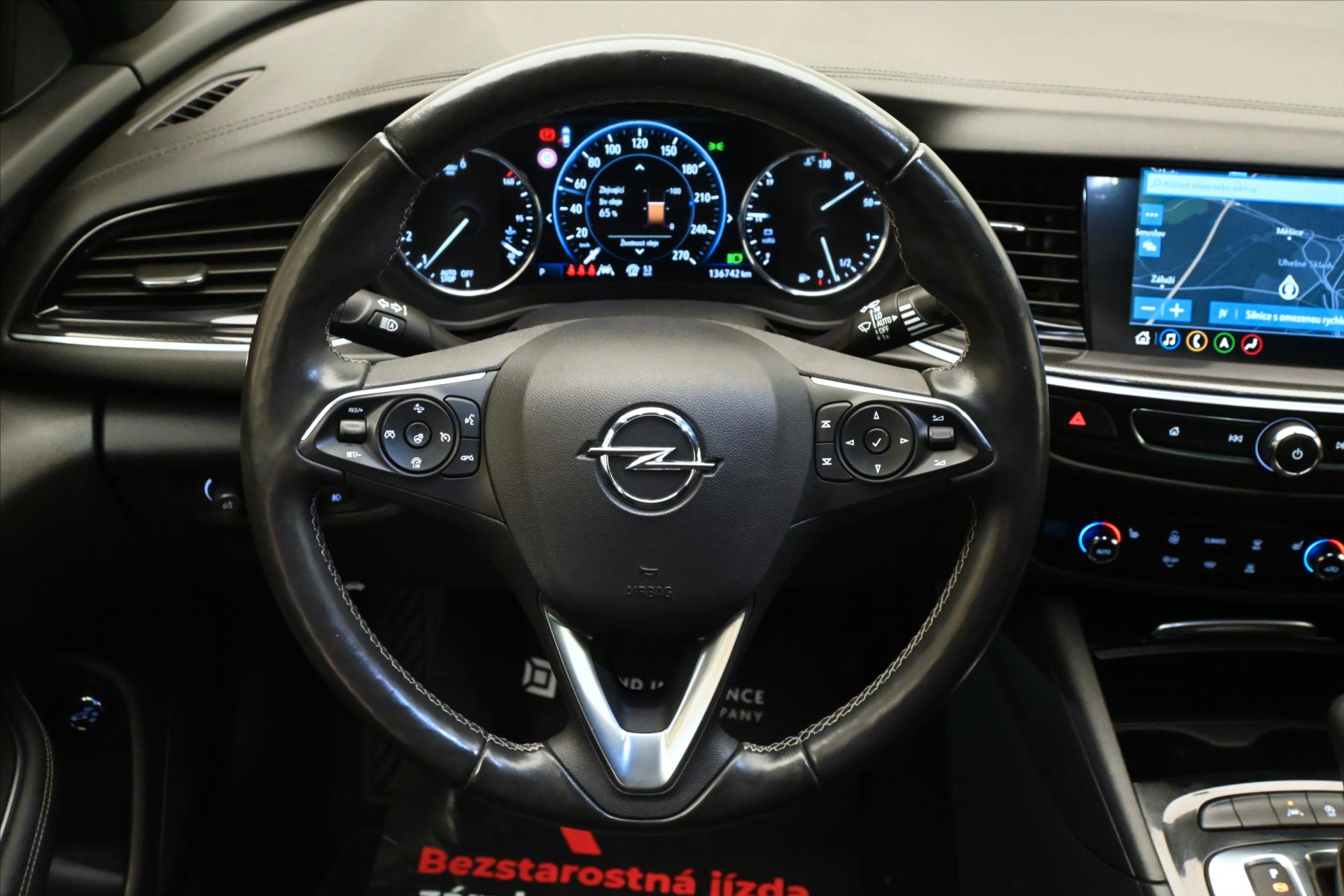 Hlavní fotografie vozu Opel Insignia 2,0 CDTI 128 kW AT8 SportTourer Záruka až 5 let (18)