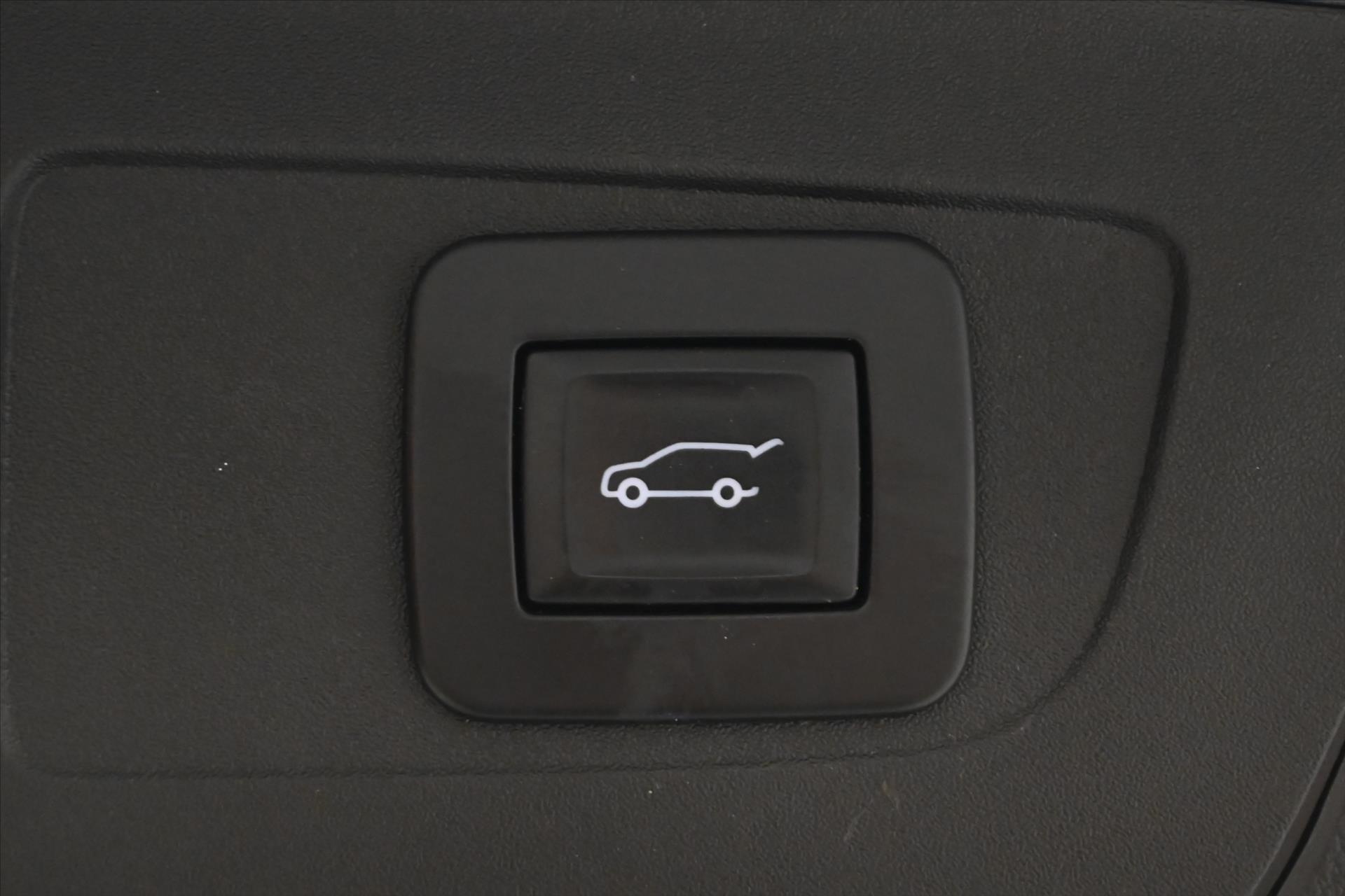 Hlavní fotografie vozu Opel Insignia 2,0 CDTI 128 kW AT8 SportTourer Záruka až 5 let (27)