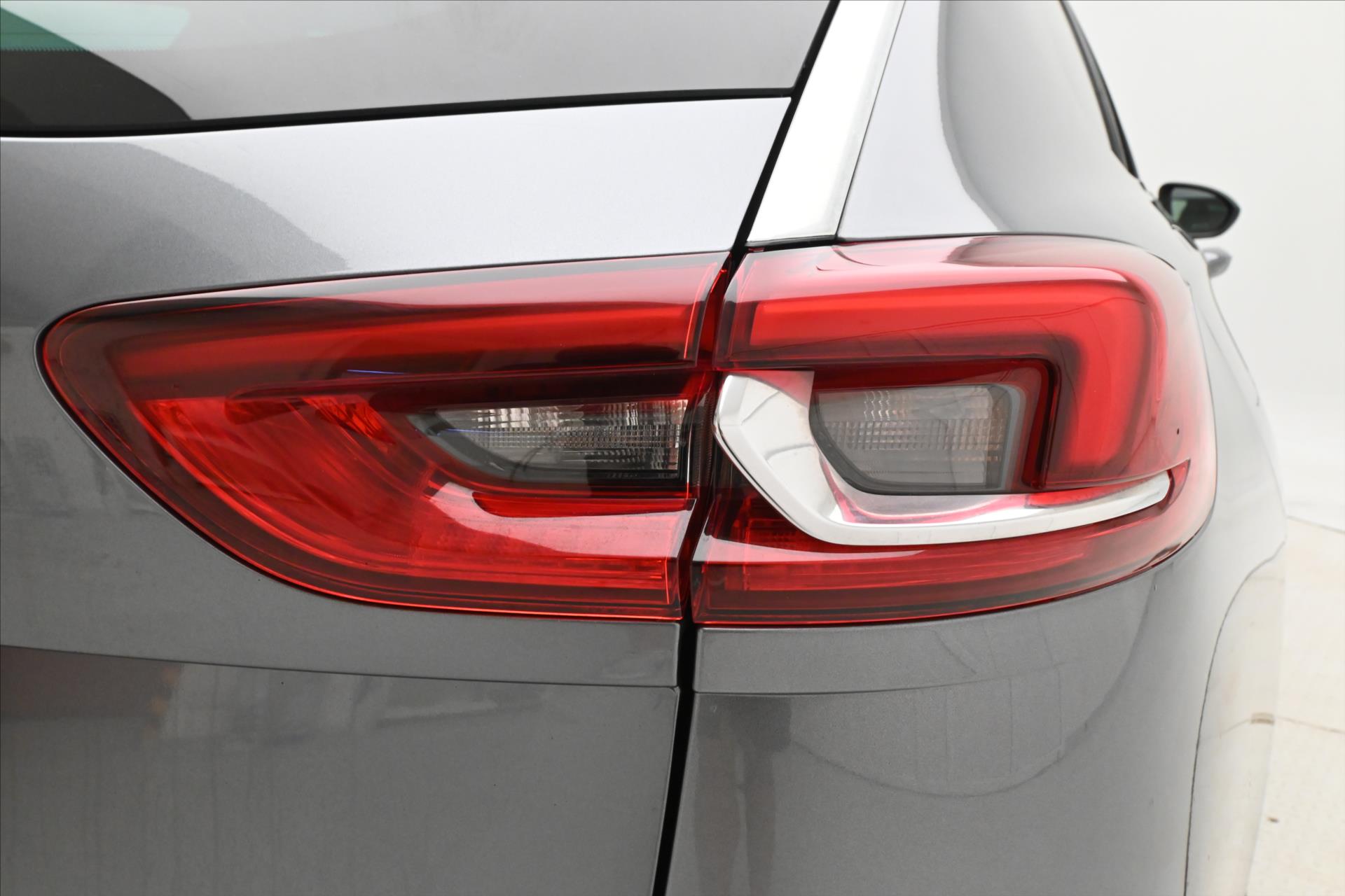 Hlavní fotografie vozu Opel Insignia 2,0 CDTI 128 kW AT8 SportTourer Záruka až 5 let (31)