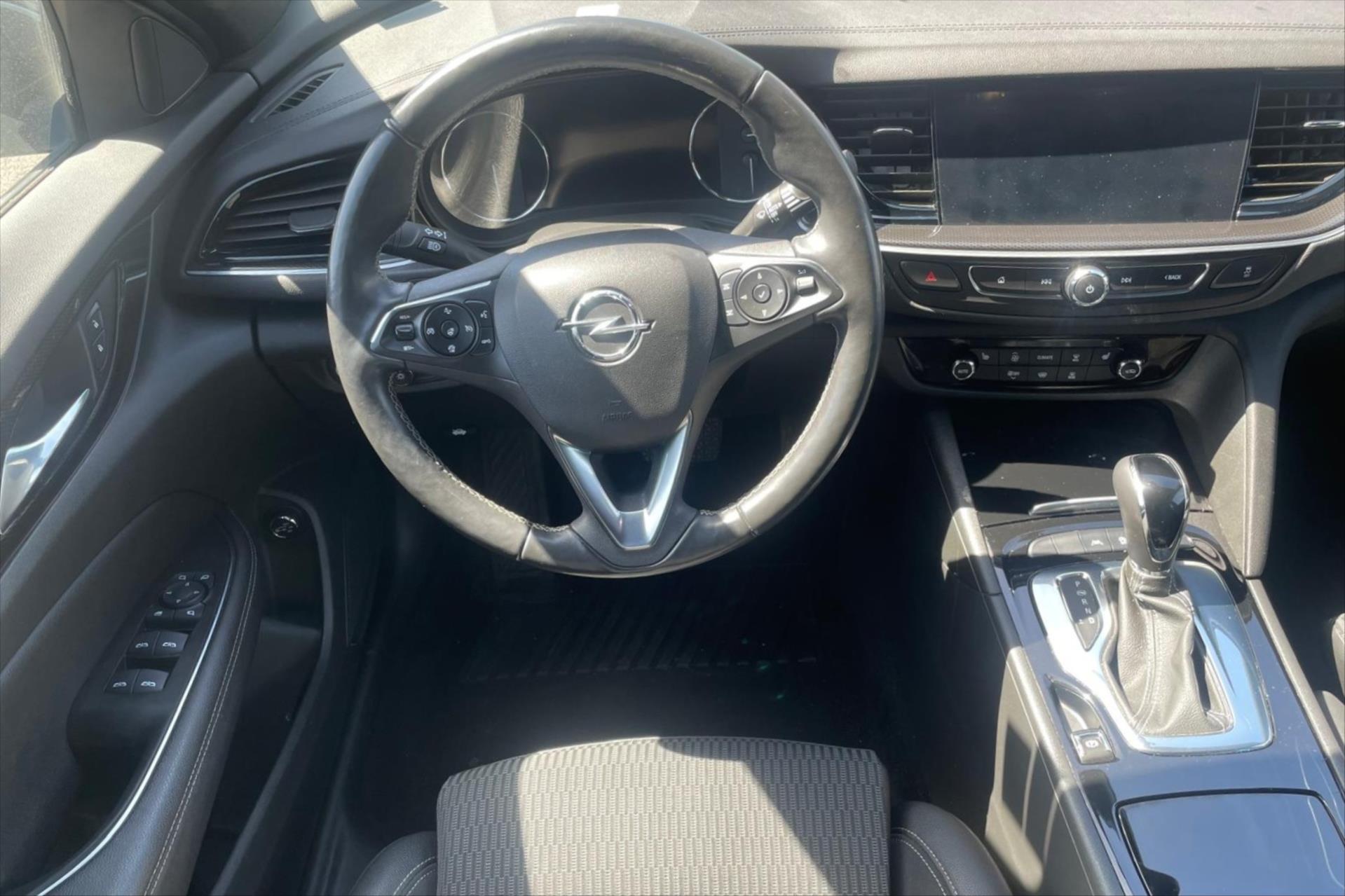 Main photo of the car Opel Insignia 2.0 CDTI 128 kW Sport Tourer WE ARE PREPARING THE CAR FOR SALE (4)