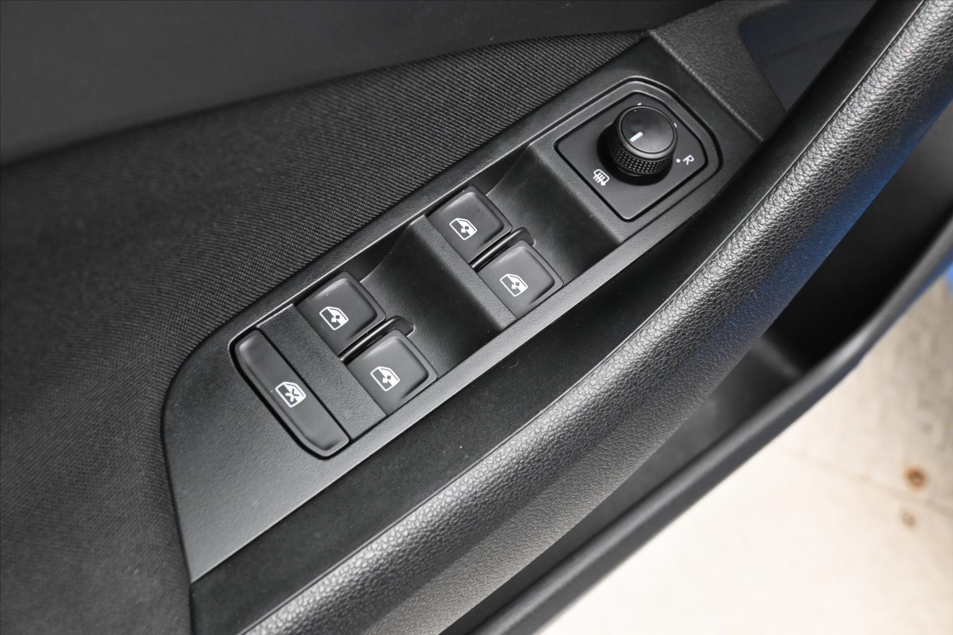 Hlavní fotografie vozu Škoda Kamiq 1,0 TSI 81 kW DSG Ambition Záruka až 5 let (25)