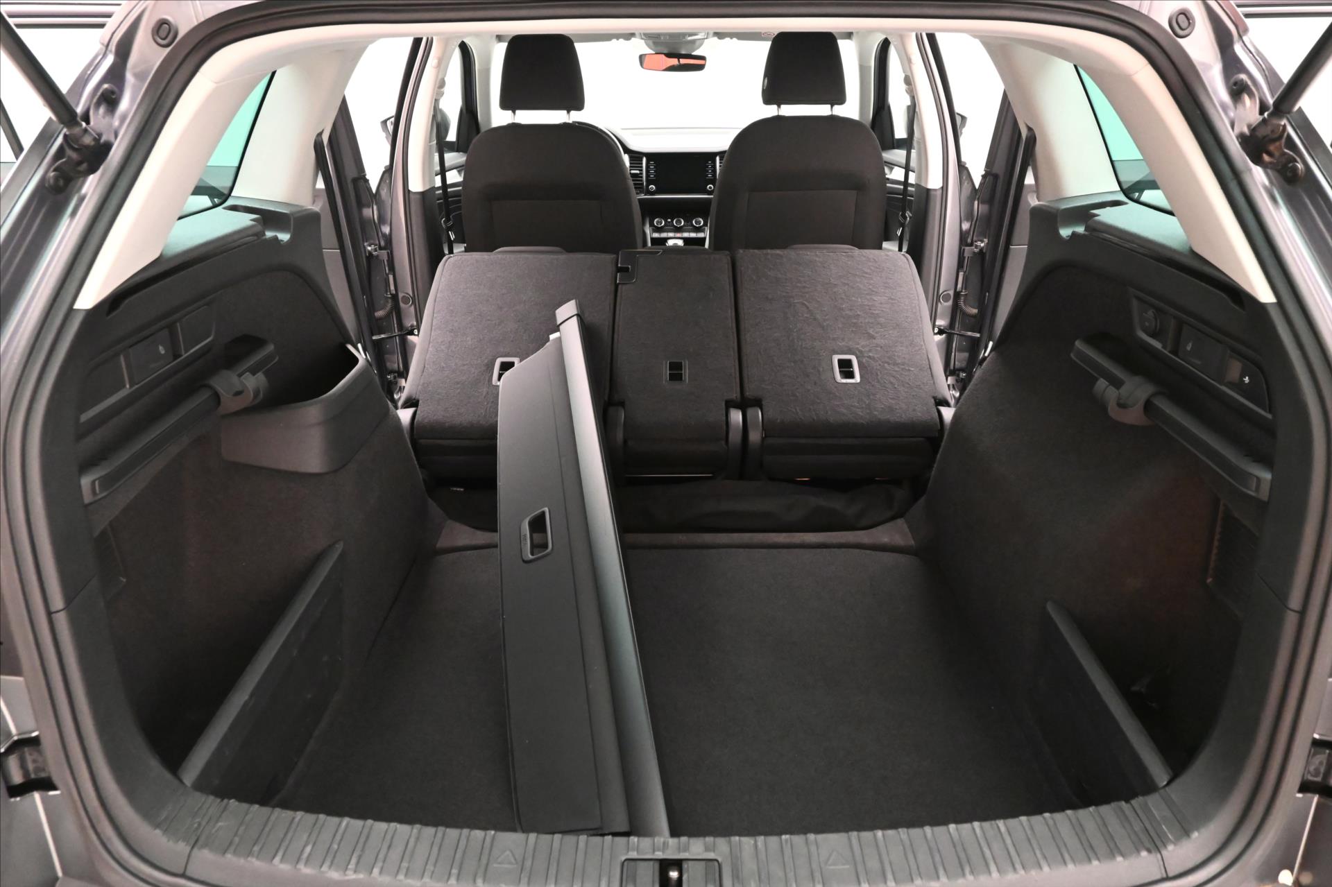 Main photo of the car Skoda Kodiaq 2.0 TDI 110 kW DSG NAVI TOWABLE Warranty up to 5 years (12)