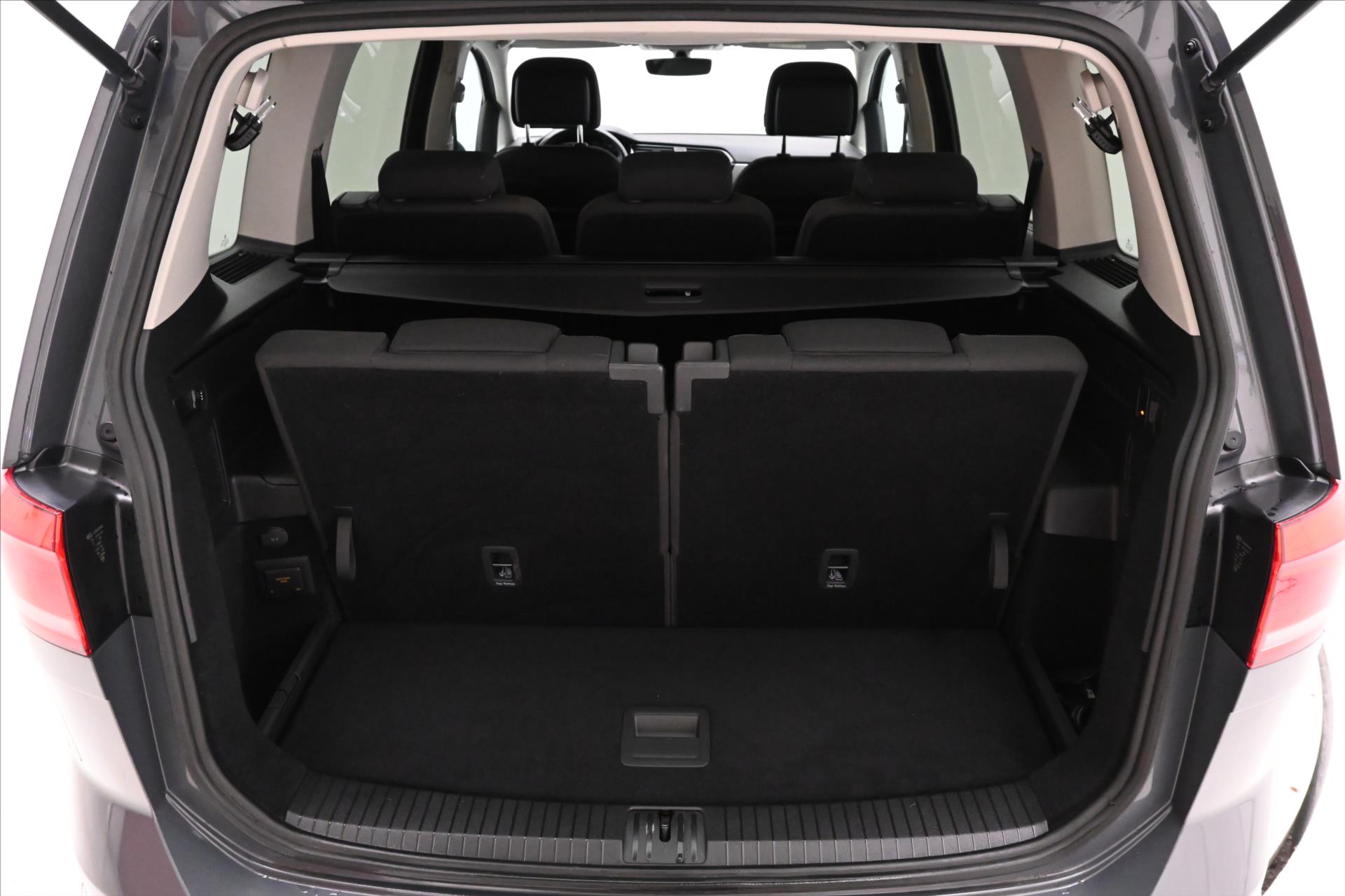 Main photo of the car Volkswagen Touran 2,0 TDI 110KW DSG 7míst Záruka až 5 let (11)