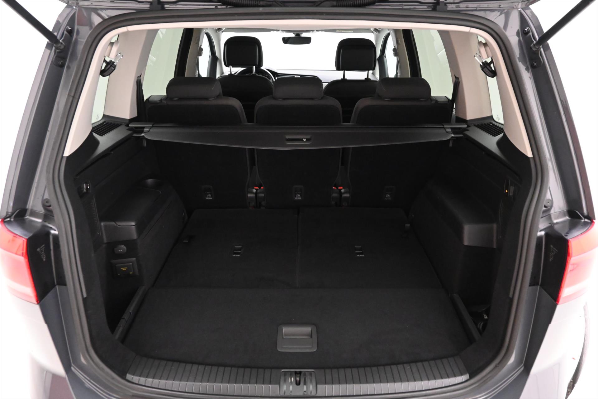 Main photo of the car Volkswagen Touran 2,0 TDI 110KW DSG 7míst Záruka až 5 let (12)