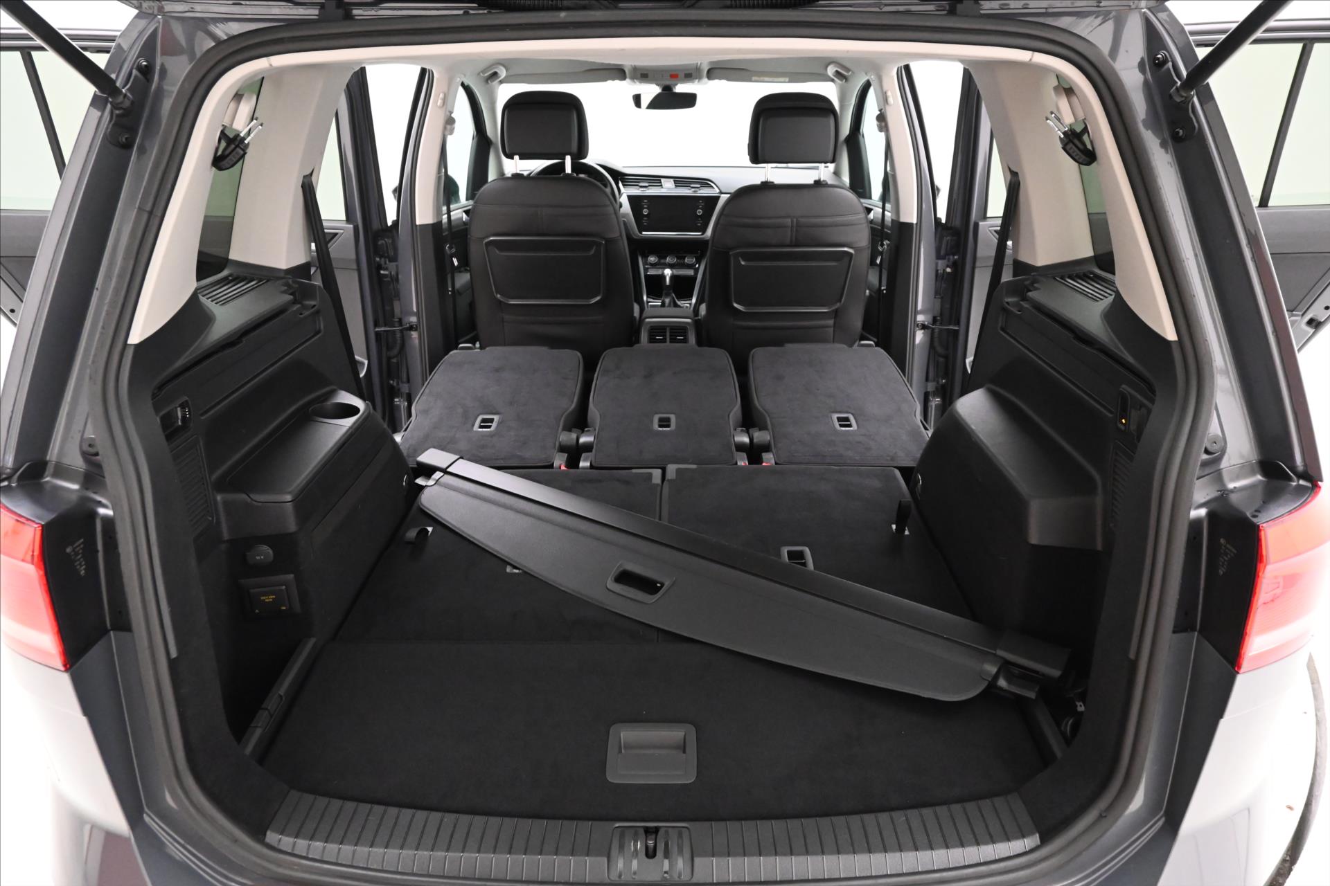 Main photo of the car Volkswagen Touran 2,0 TDI 110KW DSG 7míst Záruka až 5 let (13)