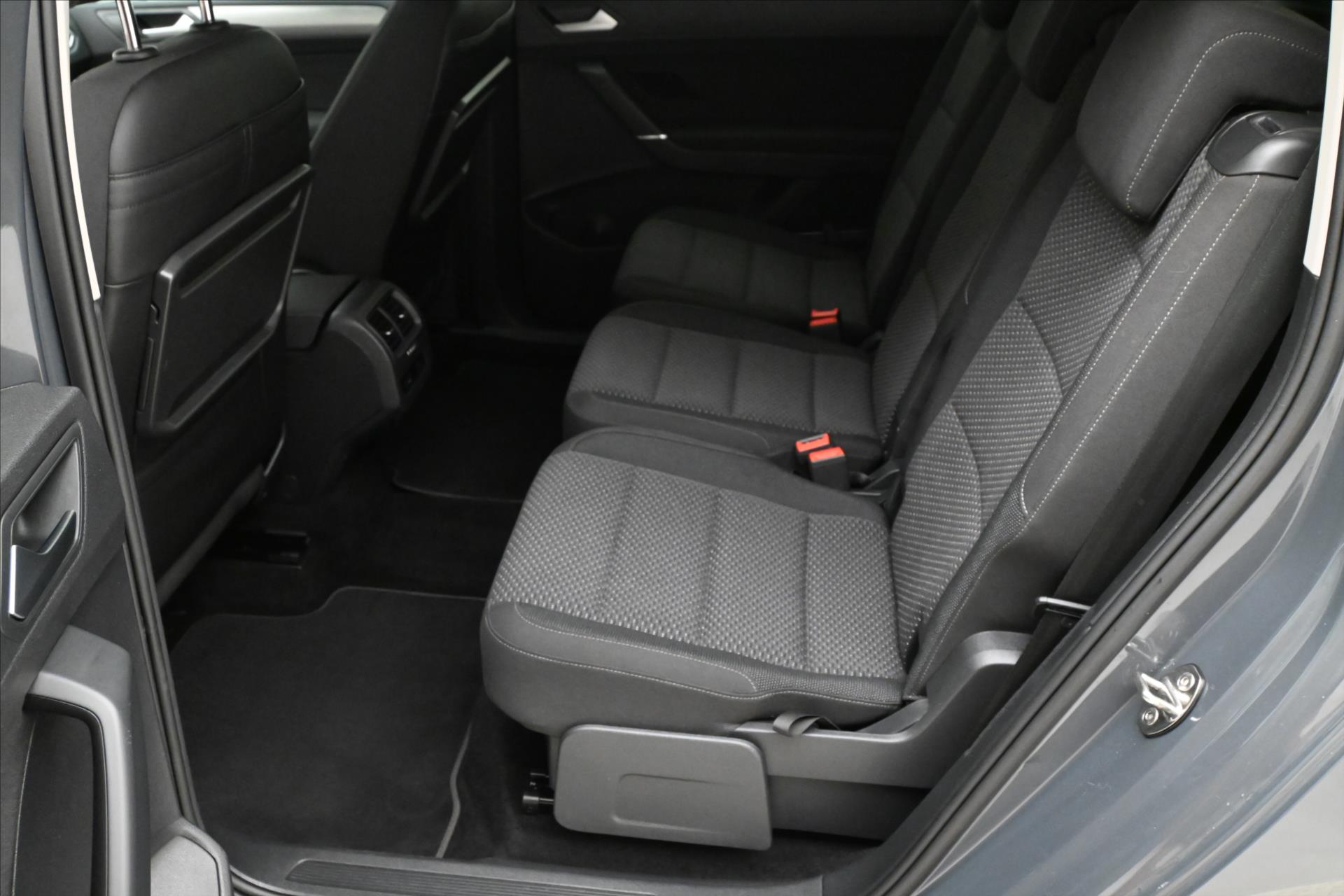 Main photo of the car Volkswagen Touran 2,0 TDI 110KW DSG 7míst Záruka až 5 let (16)