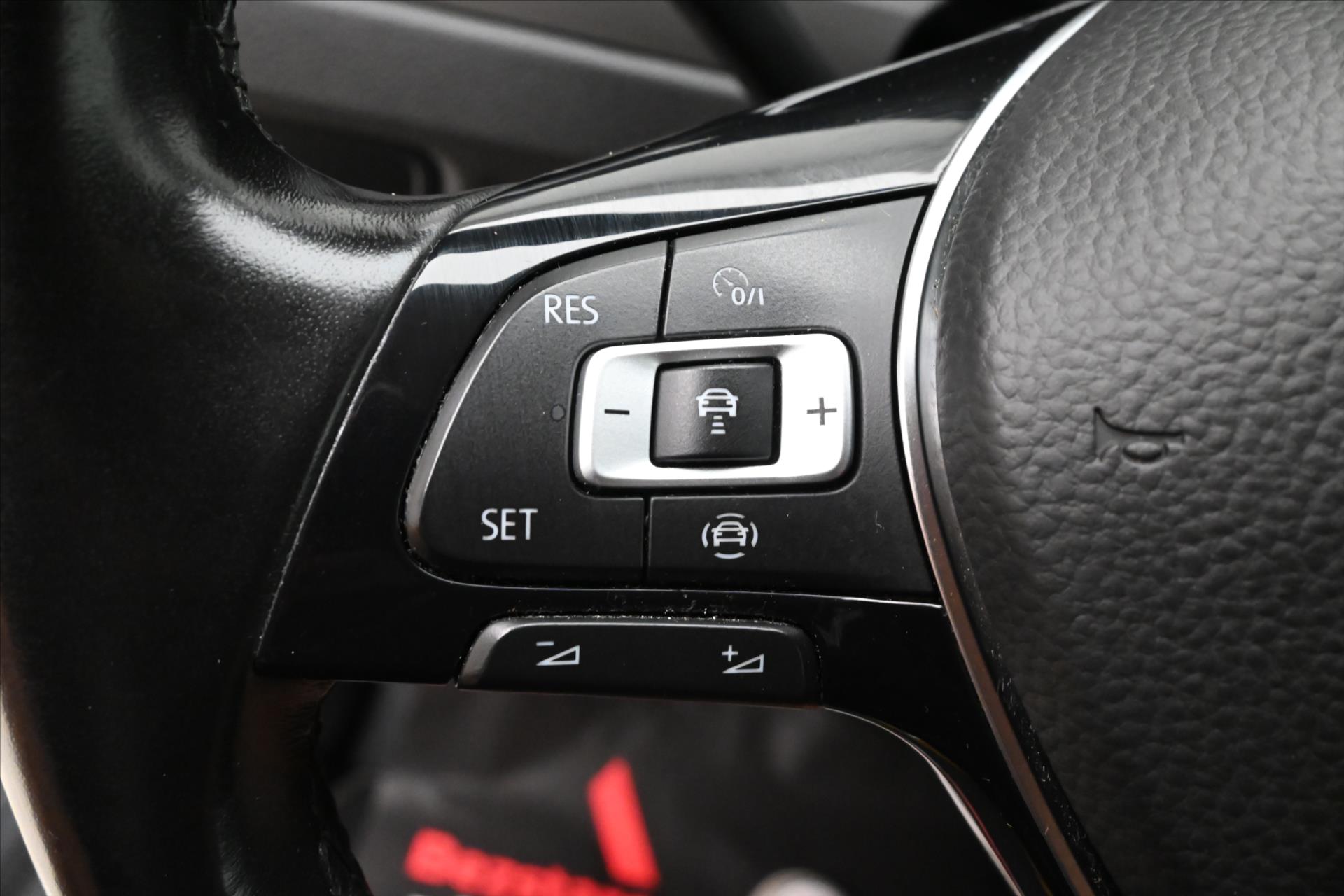 Main photo of the car Volkswagen Touran 2,0 TDI 110KW DSG 7míst Záruka až 5 let (26)
