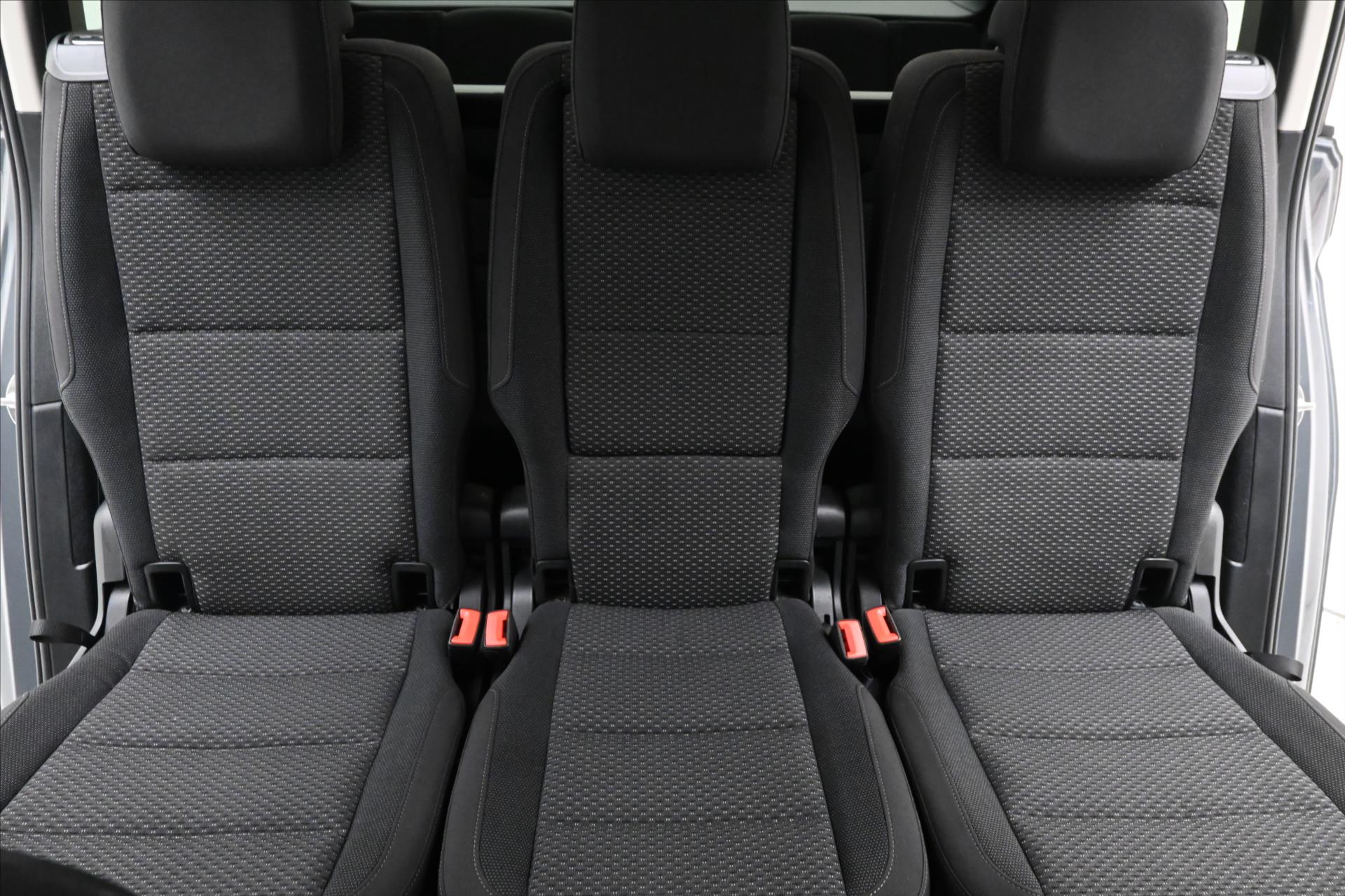 Main photo of the car Volkswagen Touran 2,0 TDI 110KW DSG 7míst Záruka až 5 let (30)