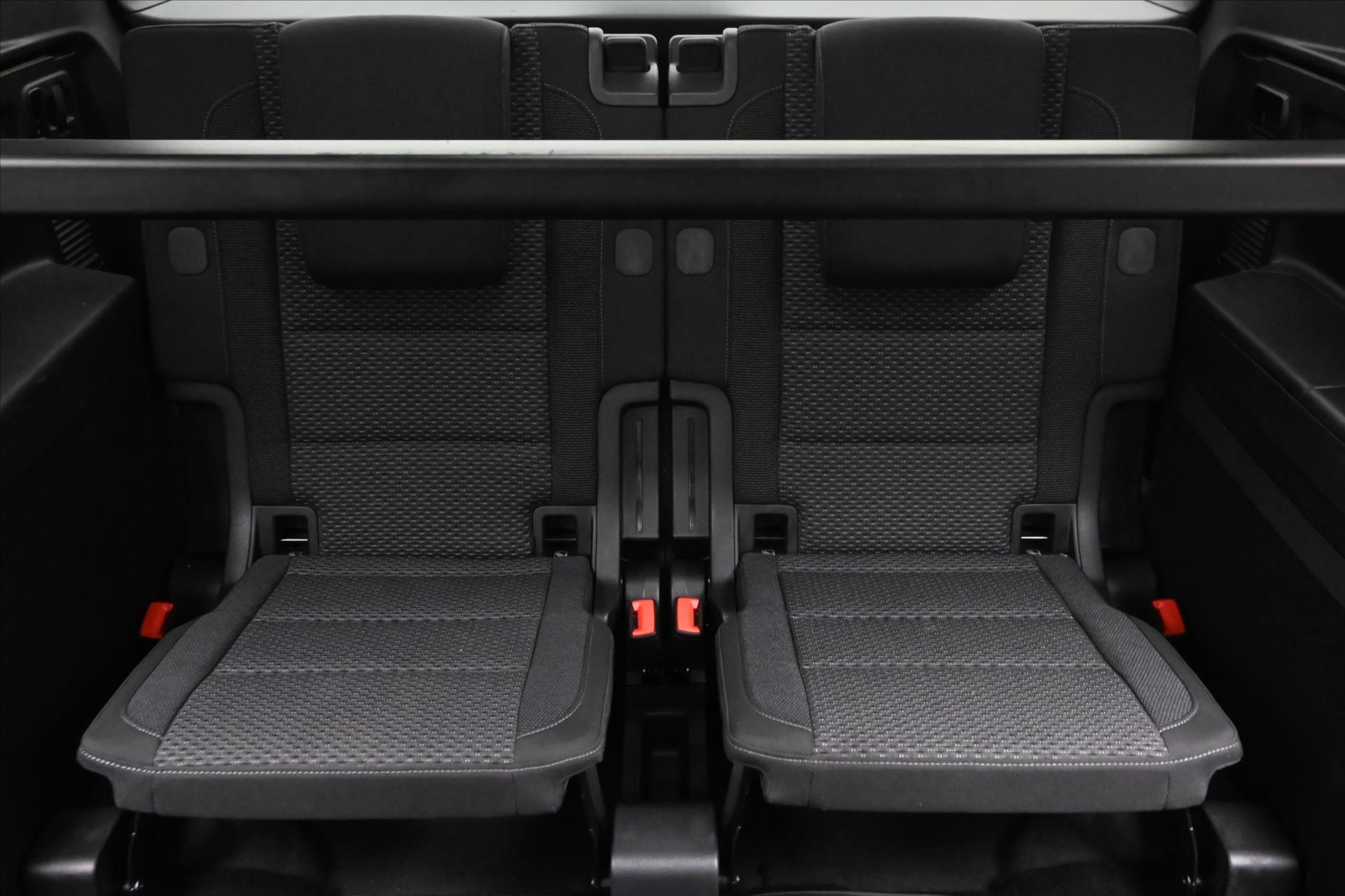 Main photo of the car Volkswagen Touran 2,0 TDI 110KW DSG 7míst Záruka až 5 let (31)