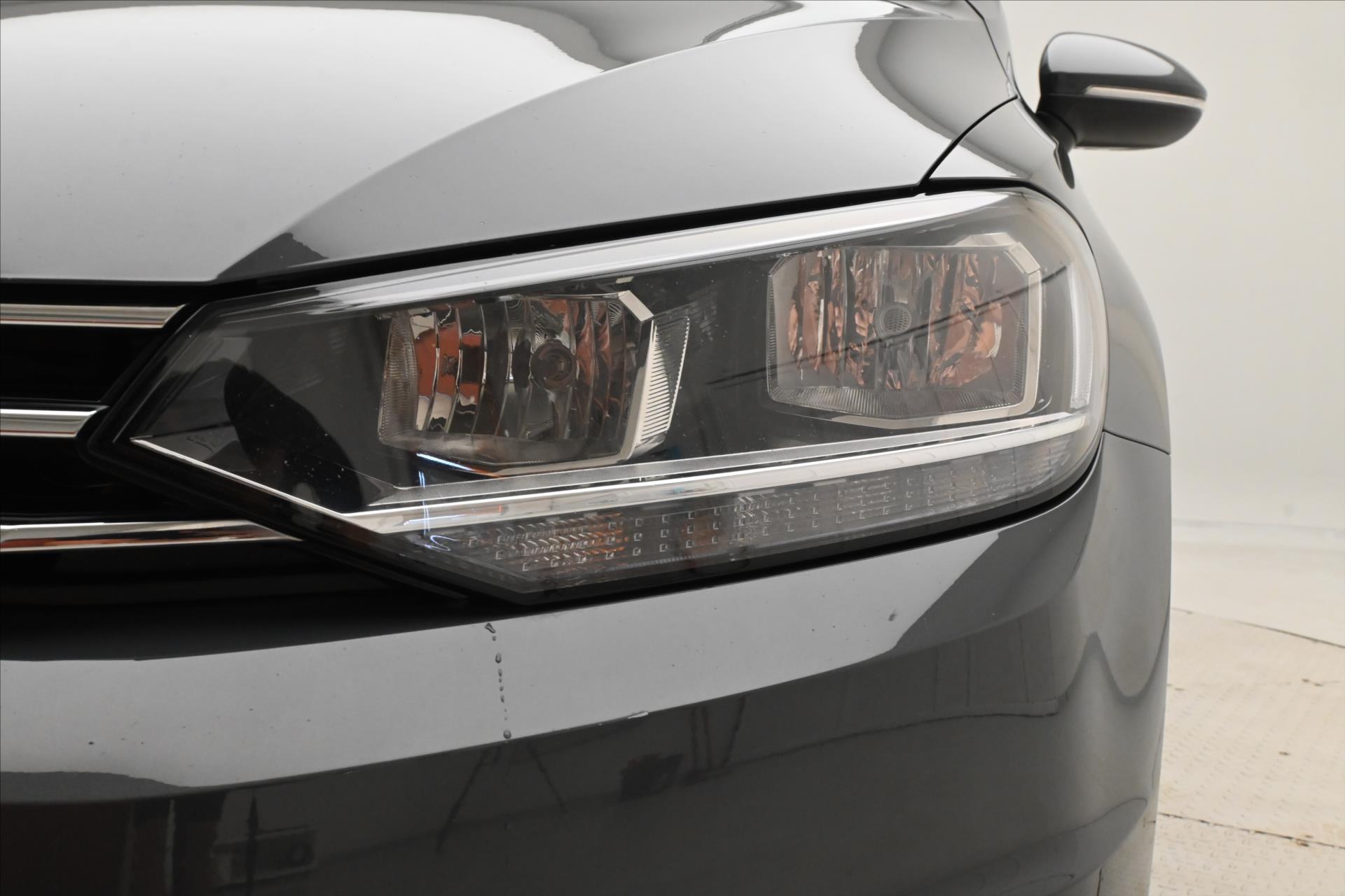 Main photo of the car Volkswagen Touran 2,0 TDI 110KW DSG 7míst Záruka až 5 let (33)