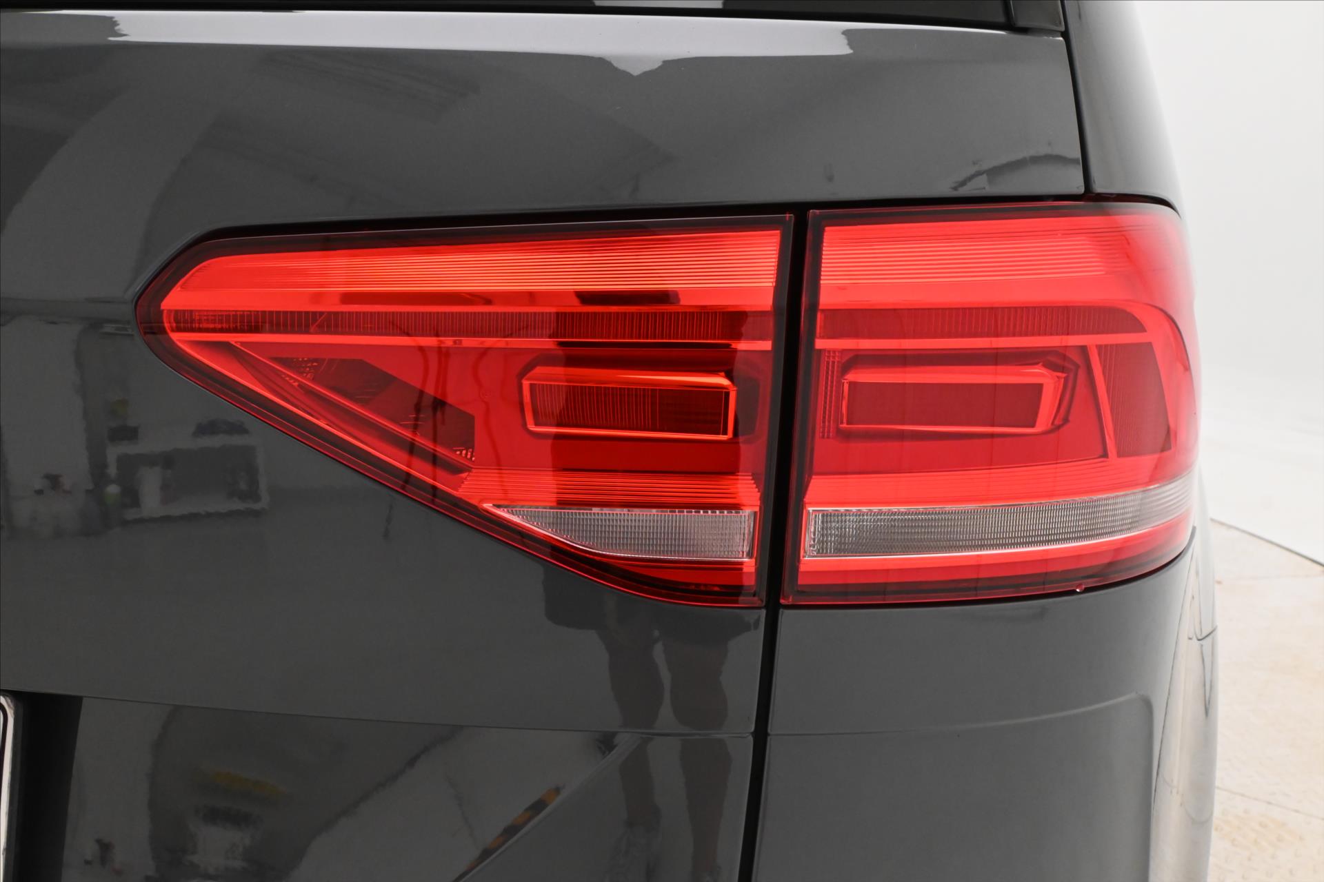 Main photo of the car Volkswagen Touran 2,0 TDI 110KW DSG 7míst Záruka až 5 let (34)