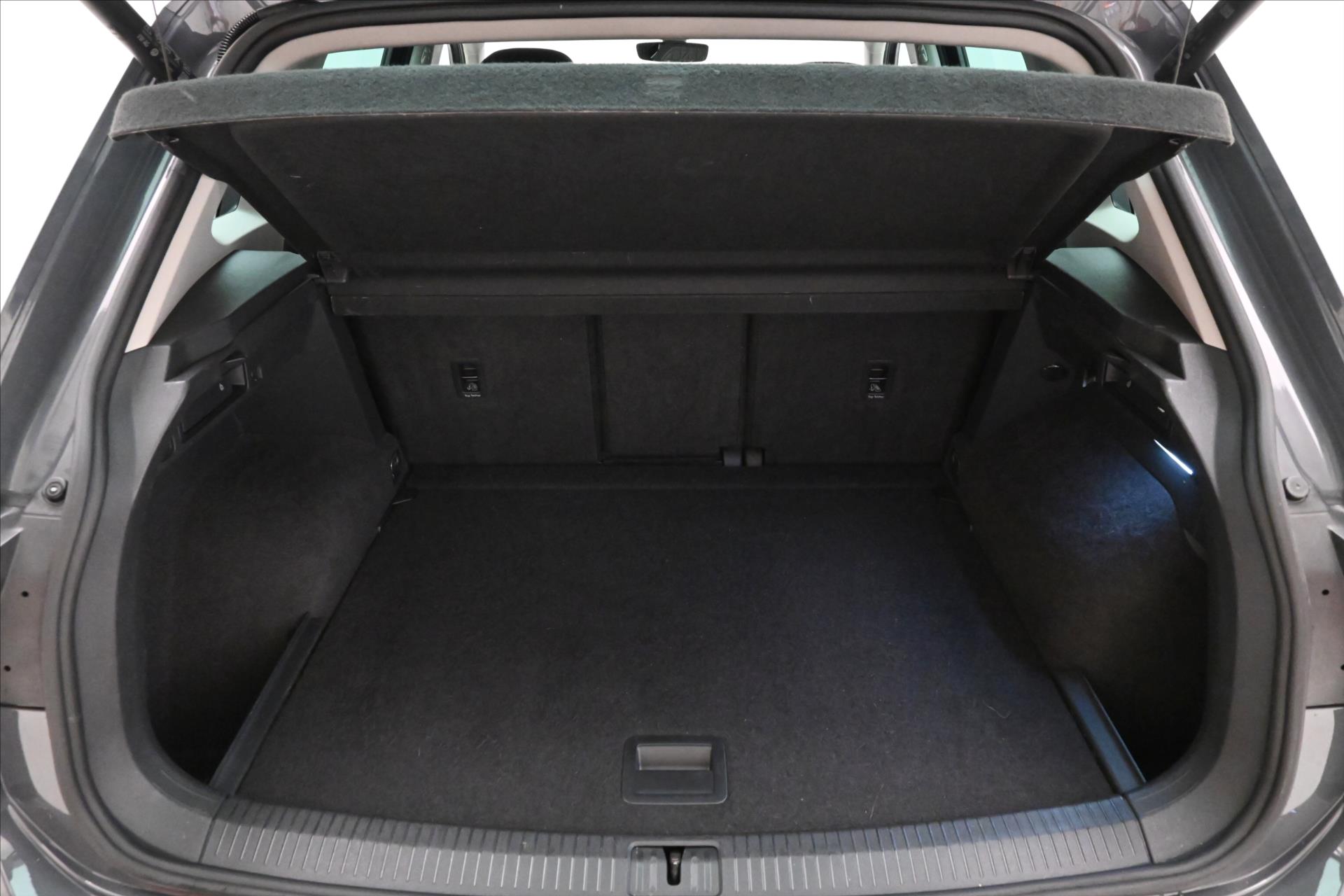 Main photo of the car Volkswagen Tiguan 2.0 TDI 110 kW DSG Life Warranty up to 5 years (10)