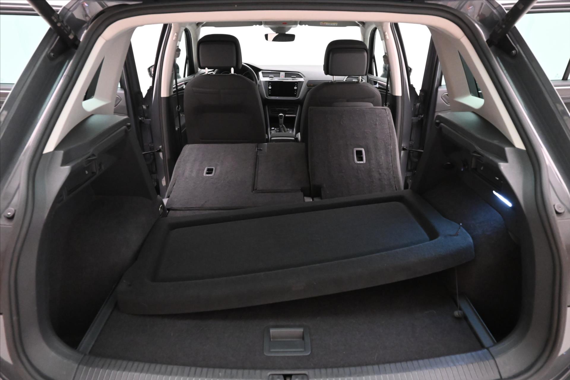 Main photo of the car Volkswagen Tiguan 2.0 TDI 110 kW DSG Life Warranty up to 5 years (11)
