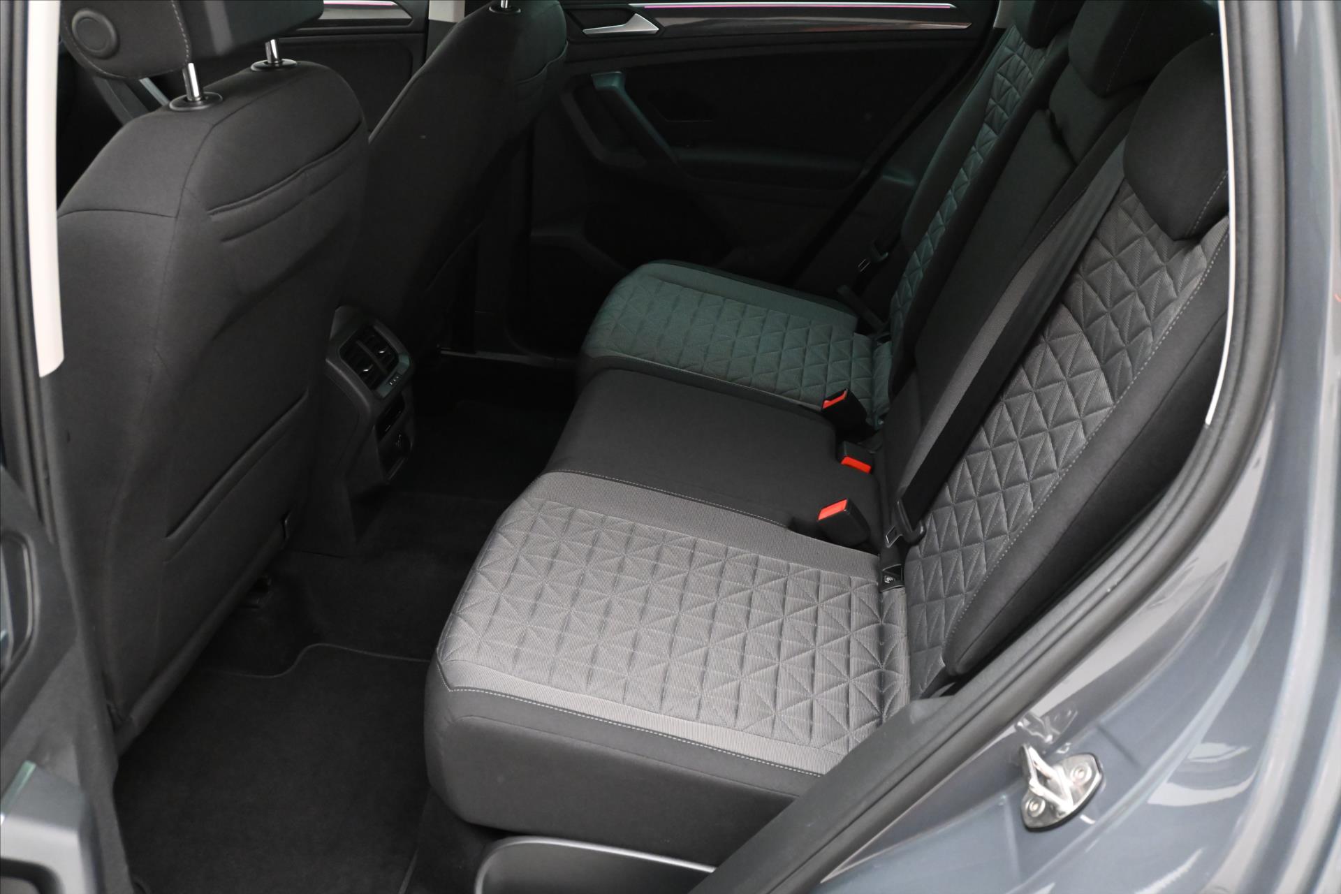 Main photo of the car Volkswagen Tiguan 2.0 TDI 110 kW DSG Life Warranty up to 5 years (14)