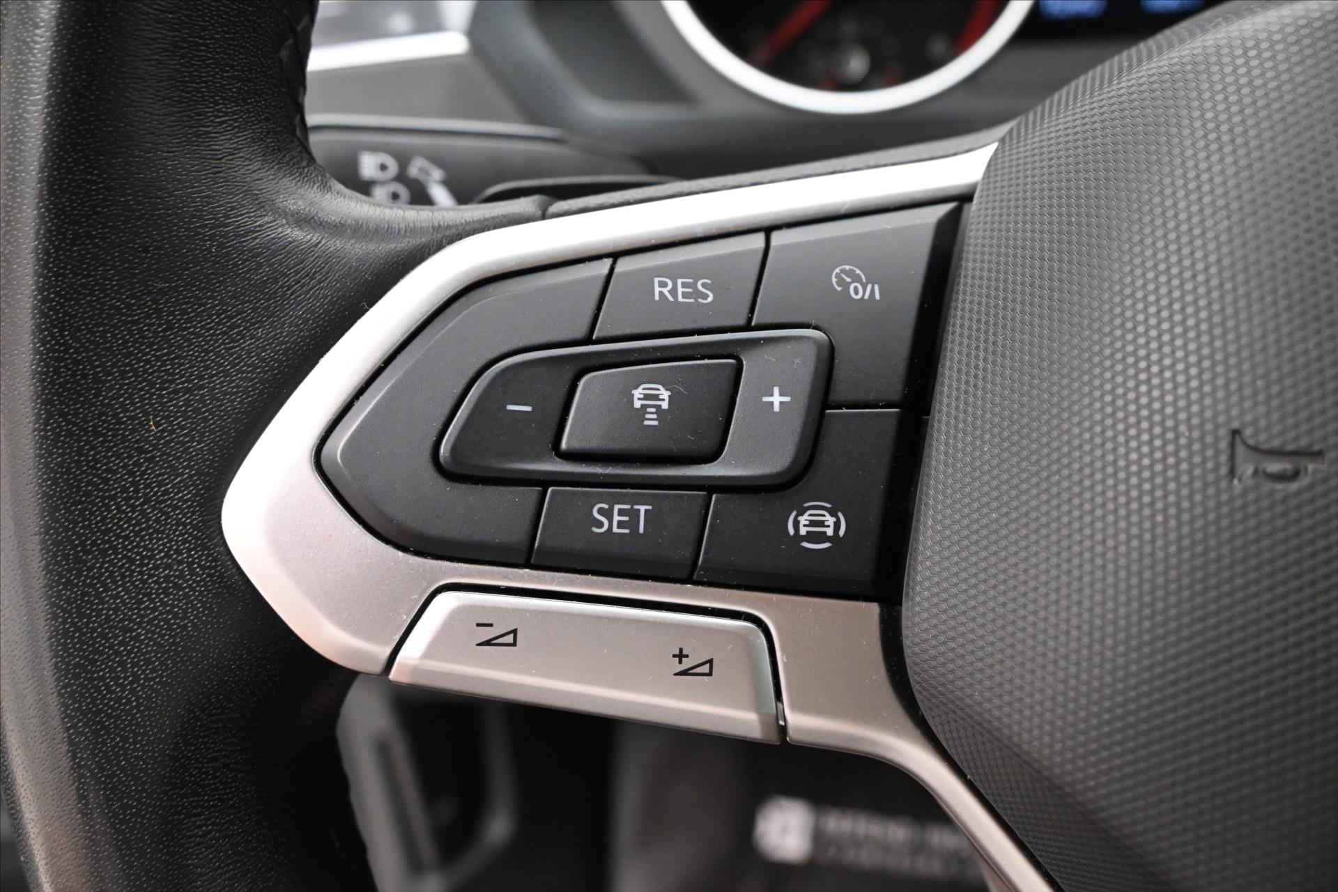 Main photo of the car Volkswagen Tiguan 2.0 TDI 110 kW DSG Life Warranty up to 5 years (24)