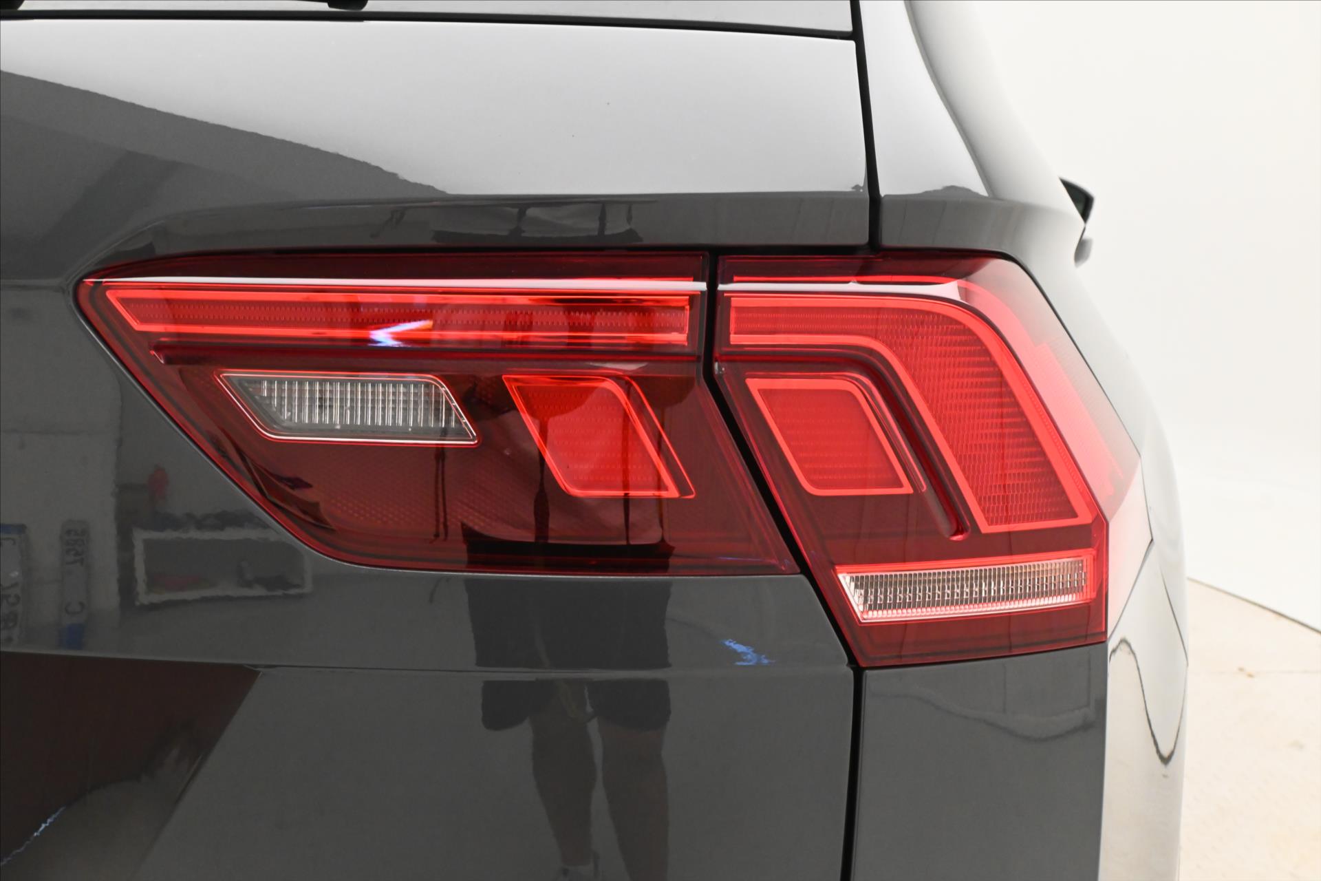 Main photo of the car Volkswagen Tiguan 2.0 TDI 110 kW DSG Life Warranty up to 5 years (32)