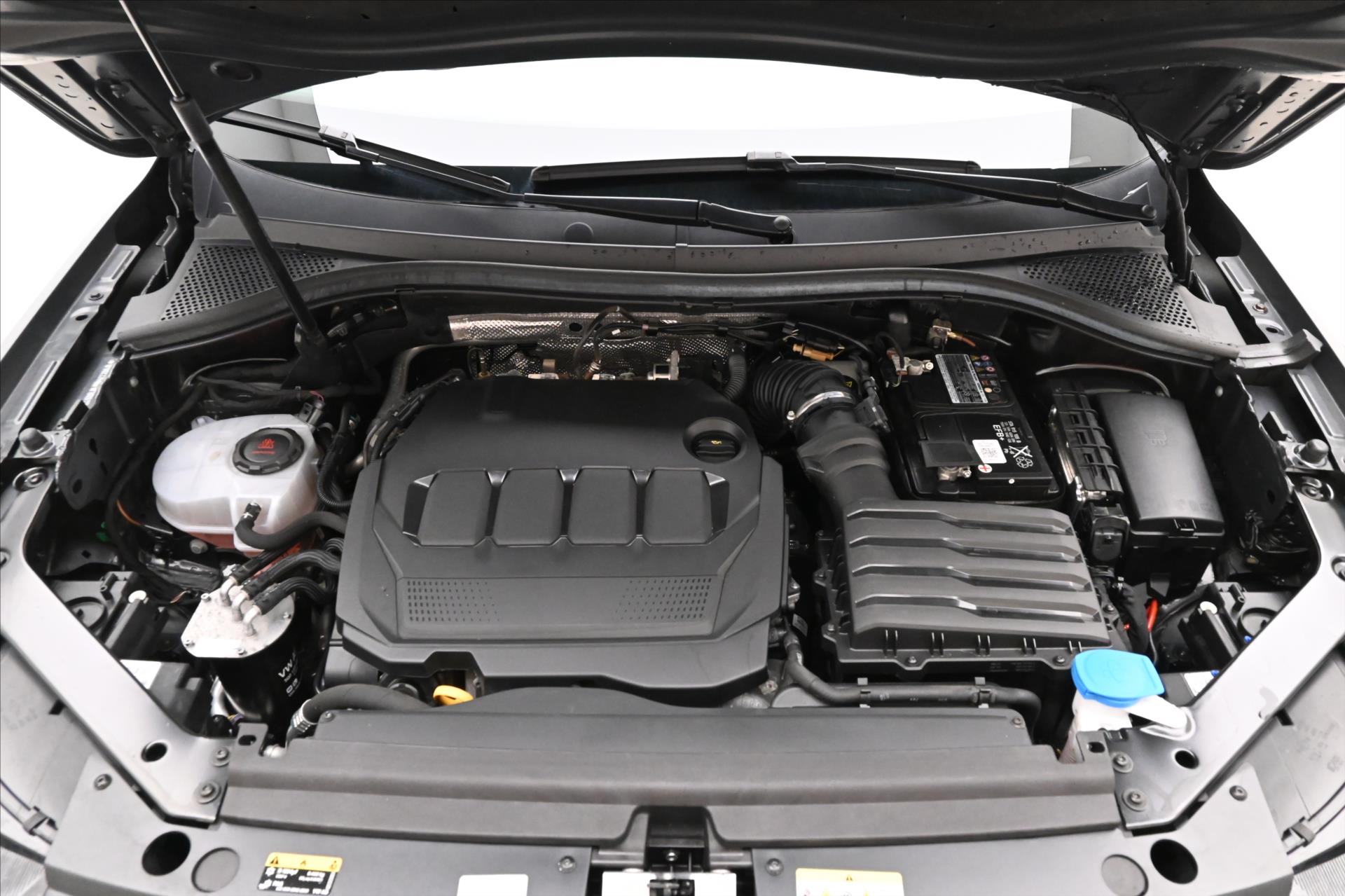 Main photo of the car Volkswagen Tiguan 2.0 TDI 110 kW DSG Life Warranty up to 5 years (9)