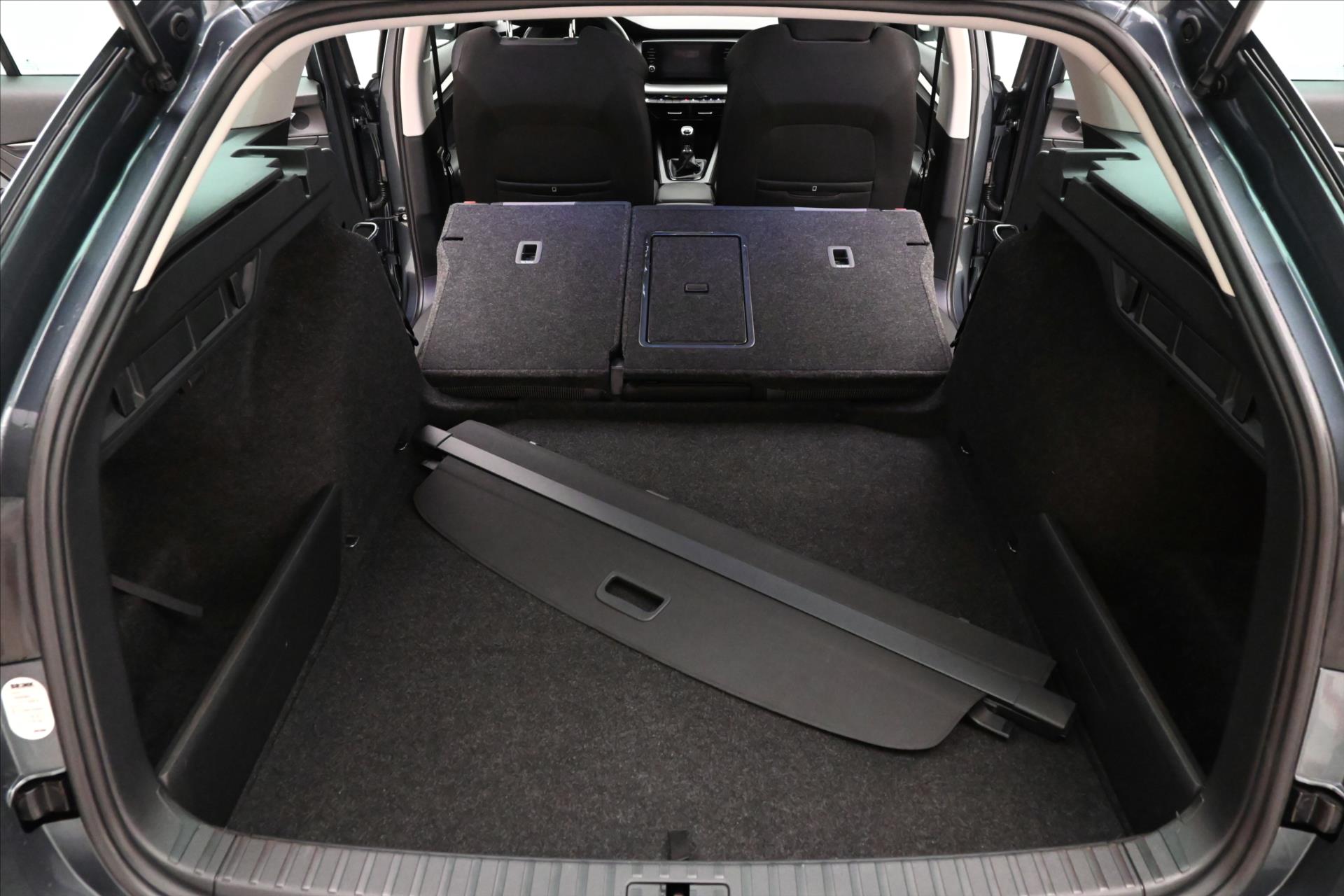 Hlavní fotografie vozu Škoda Octavia 1,5 TSI 110kW Ambition Manuál Záruka až 5 let (11)