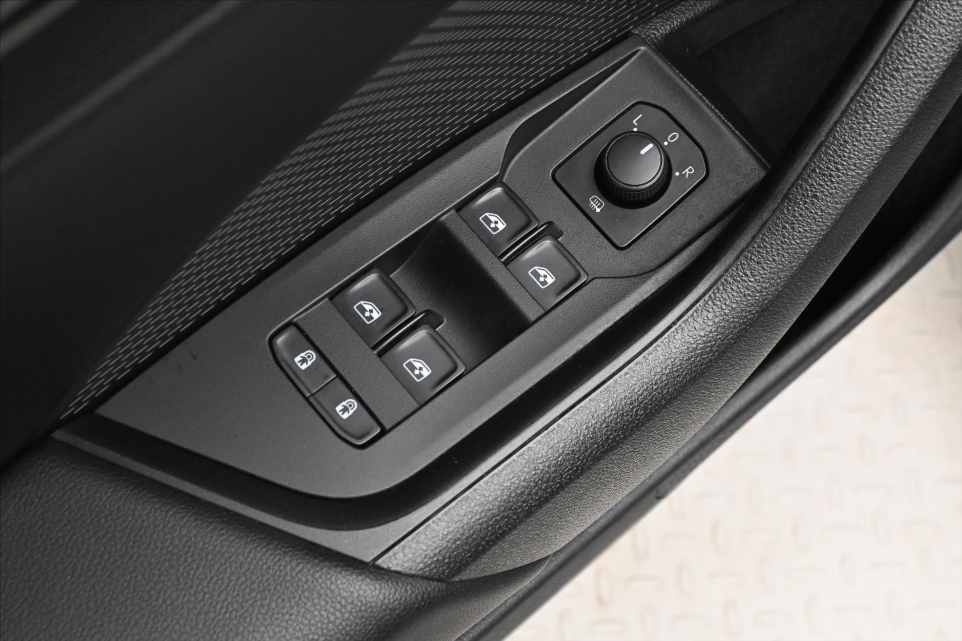 Hlavní fotografie vozu Škoda Octavia 1,5 TSI 110kW Ambition Manuál Záruka až 5 let (24)