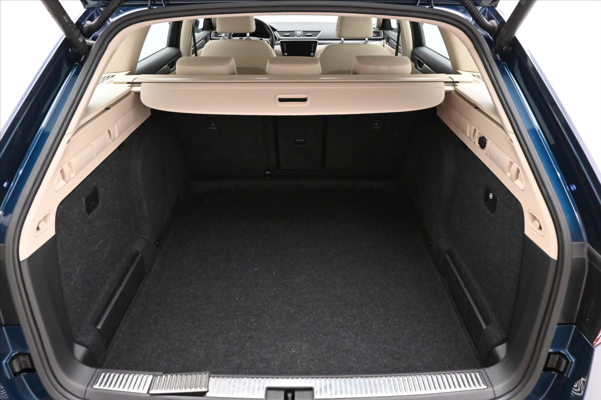 Hlavní fotografie vozu Škoda Superb 2,0 TDI 110kW DSG Style Záruka až 5 let (11)