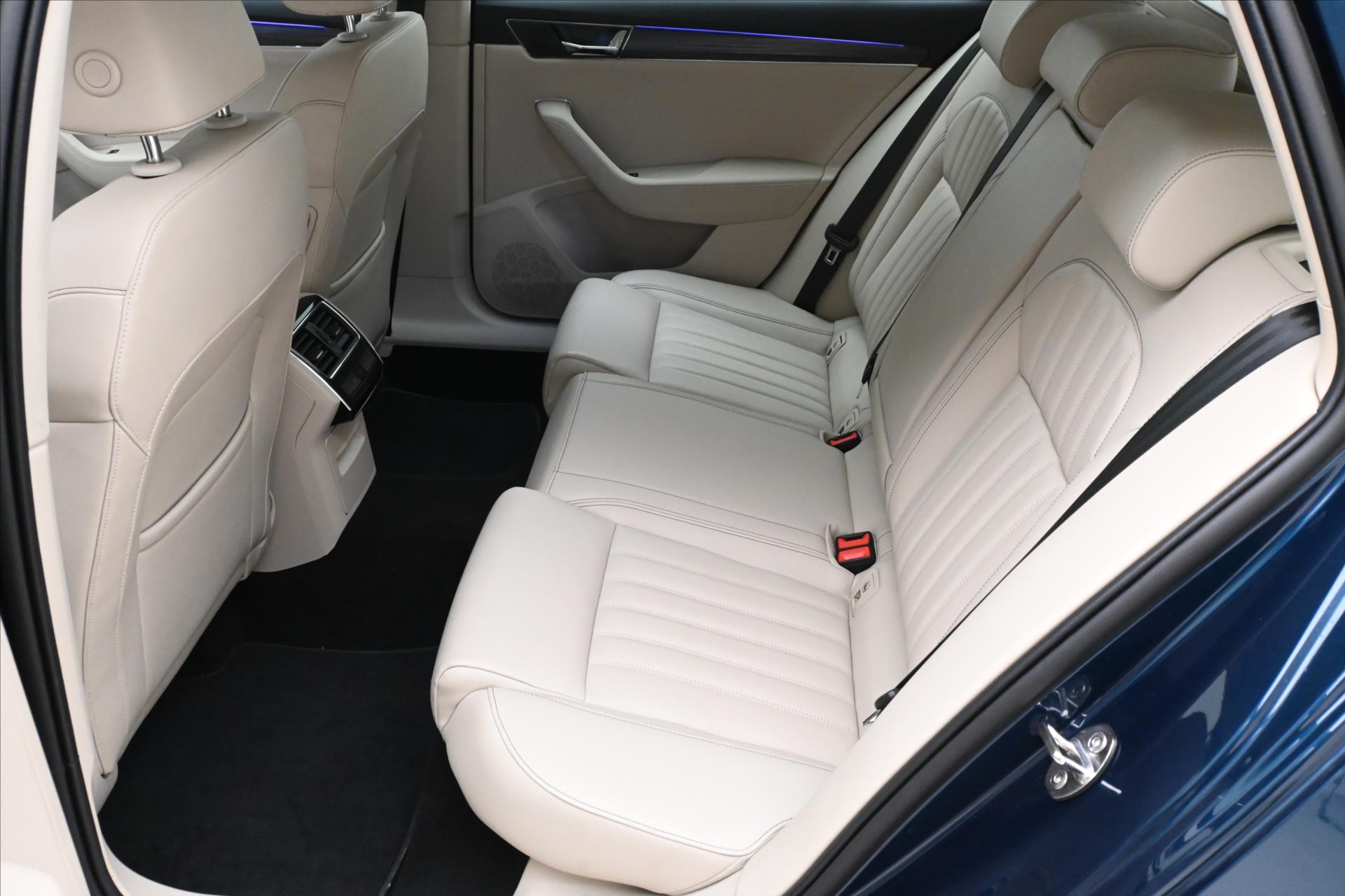 Hlavní fotografie vozu Škoda Superb 2,0 TDI 110kW DSG Style Záruka až 5 let (15)