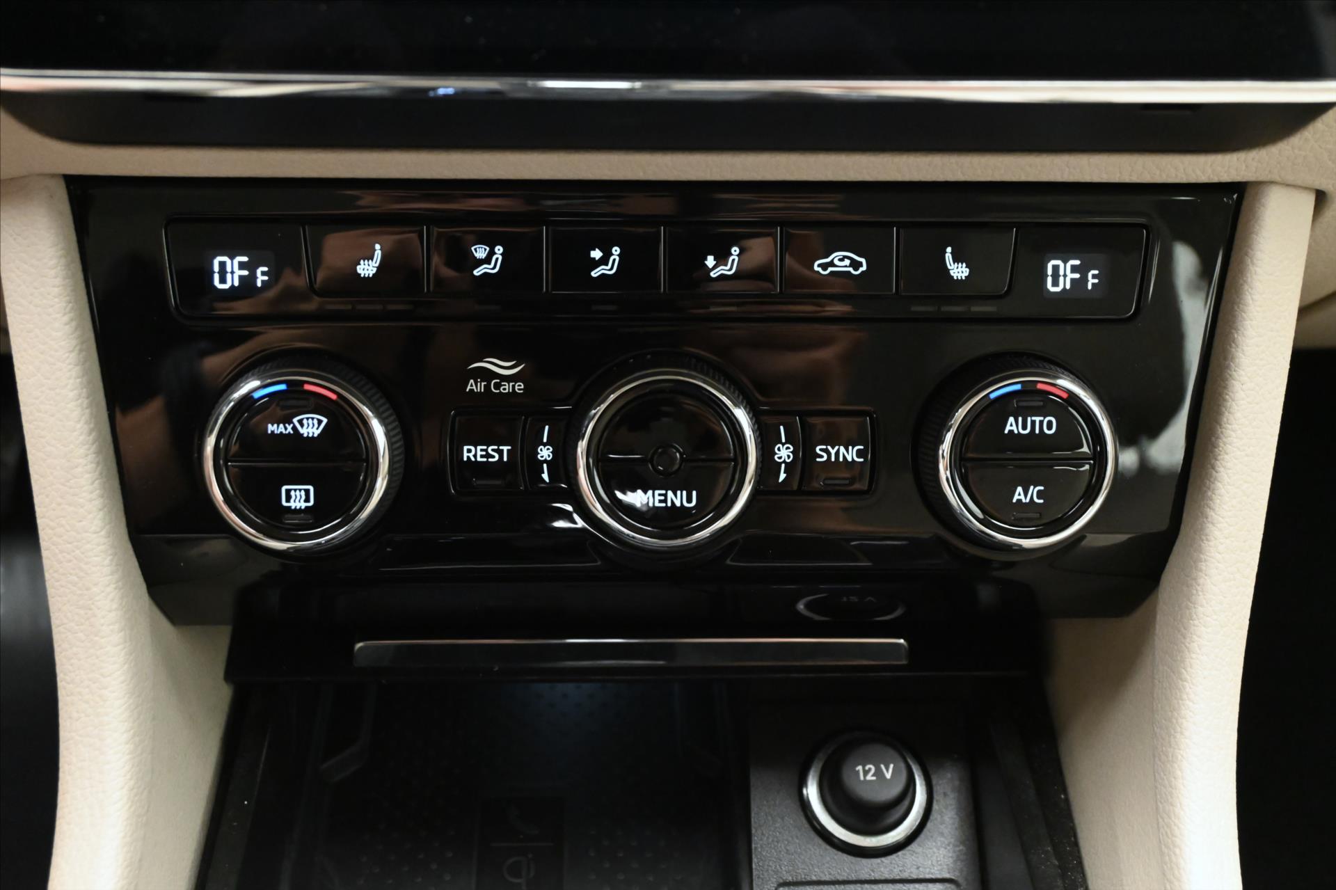 Hlavní fotografie vozu Škoda Superb 2,0 TDI 110kW DSG Style Záruka až 5 let (22)
