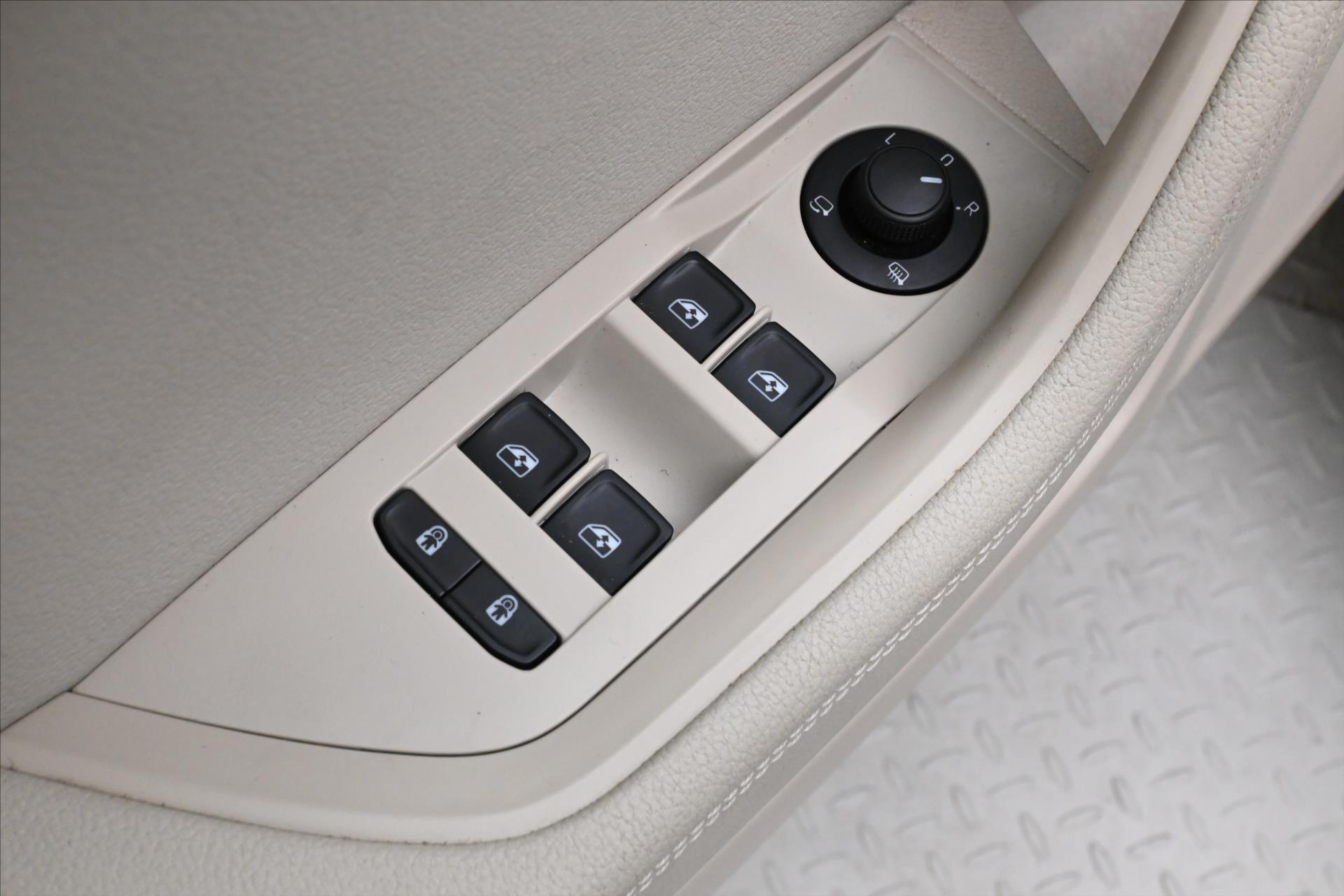 Hlavní fotografie vozu Škoda Superb 2,0 TDI 110kW DSG Style Záruka až 5 let (27)