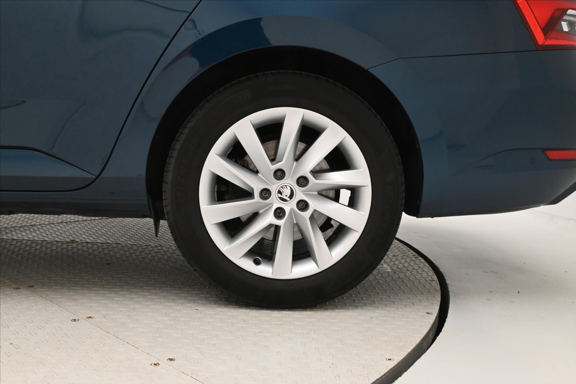 Hlavní fotografie vozu Škoda Superb 2,0 TDI 110kW DSG Style Záruka až 5 let (34)