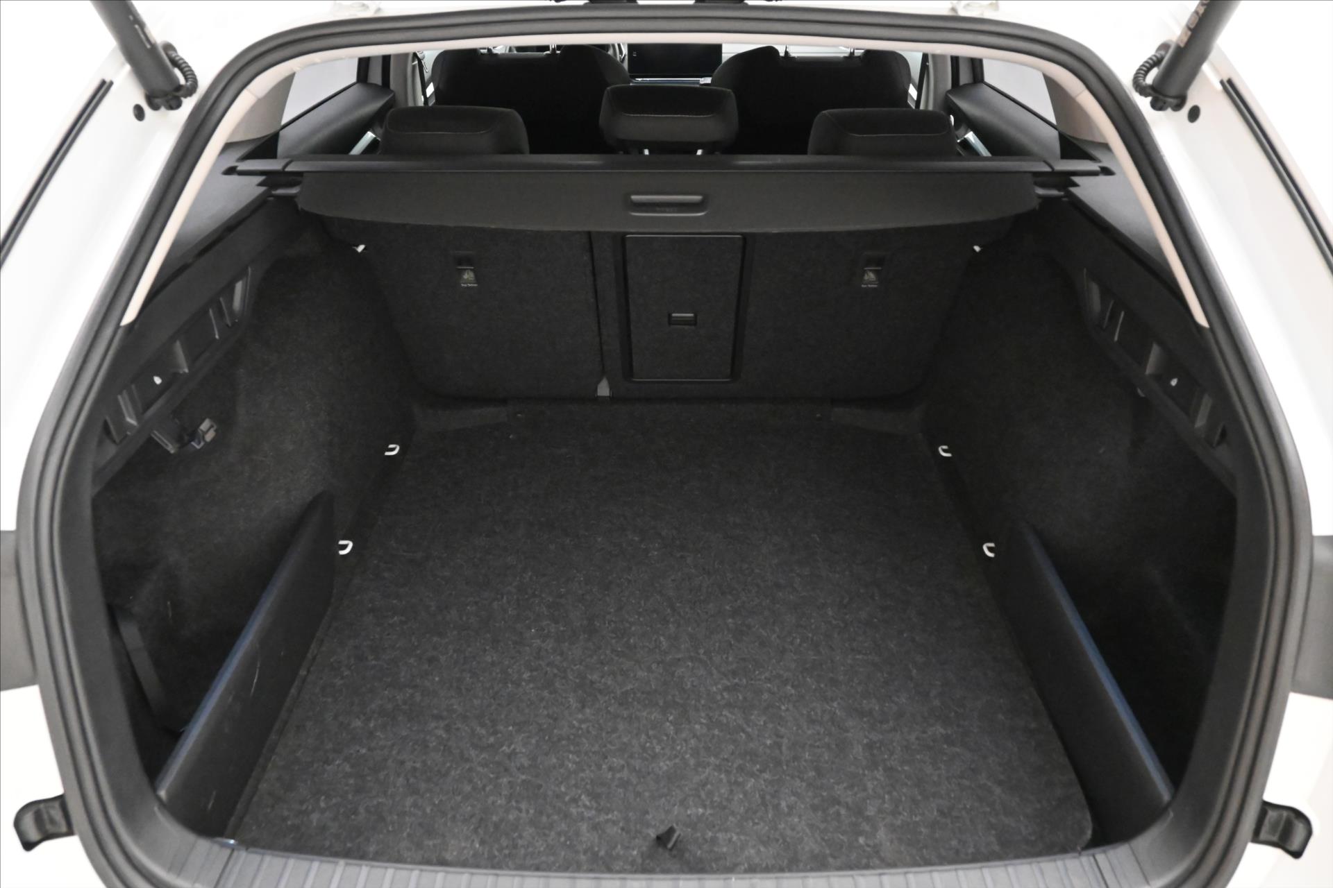 Main photo of the car Skoda Octavia 2.0 TDI 110kW DSG STYLE Warranty up to 5 years (10)