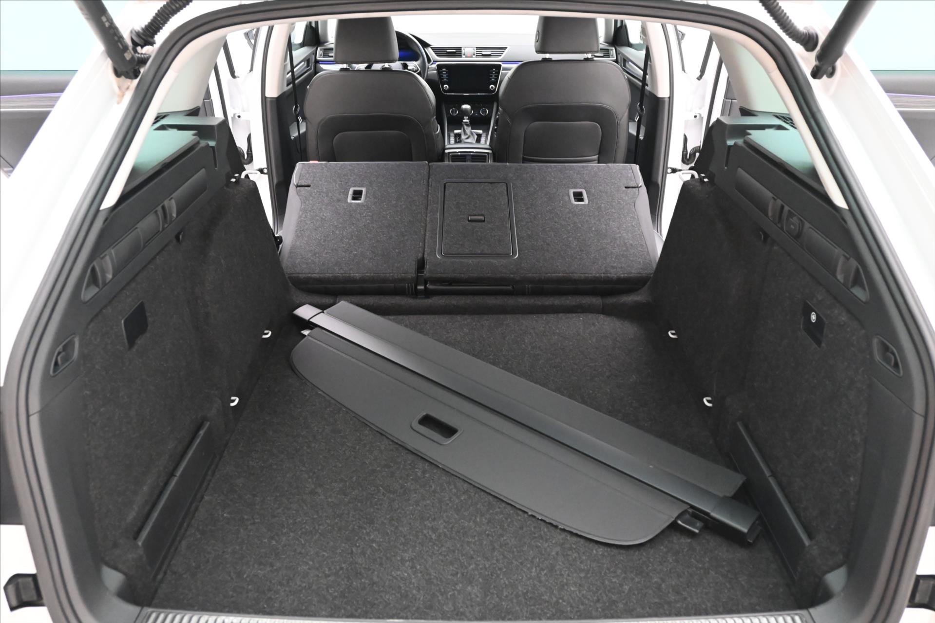 Hlavní fotografie vozu Škoda Superb 2,0 TDI 147kW DSG STYLE Záruka až 5 let (11)