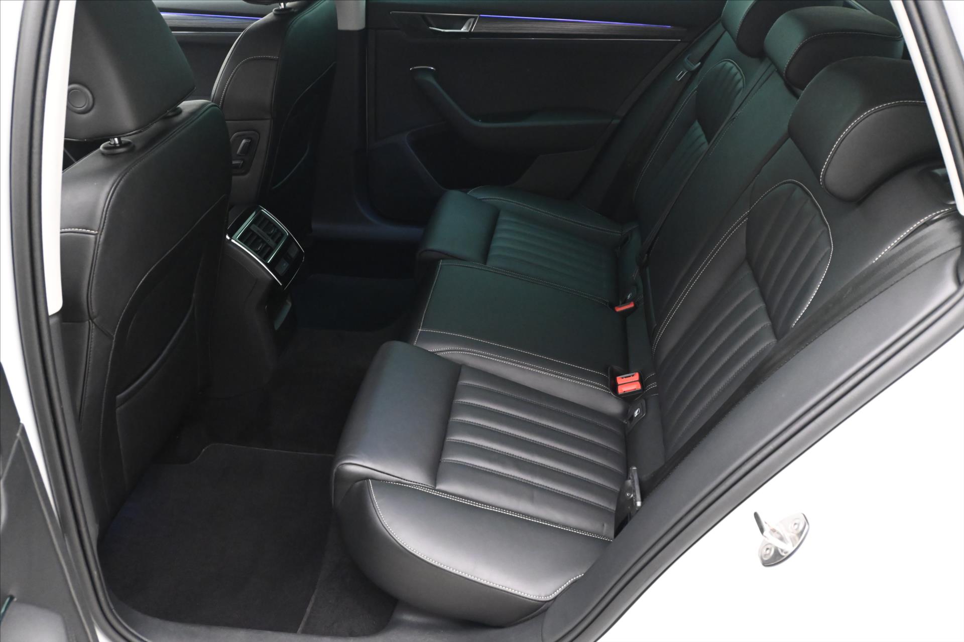 Hlavní fotografie vozu Škoda Superb 2,0 TDI 147kW DSG STYLE Záruka až 5 let (14)