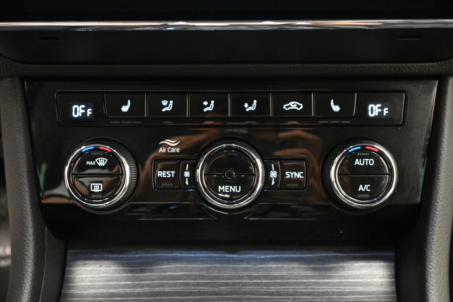 Hlavní fotografie vozu Škoda Superb 2,0 TDI 147kW DSG STYLE Záruka až 5 let (21)