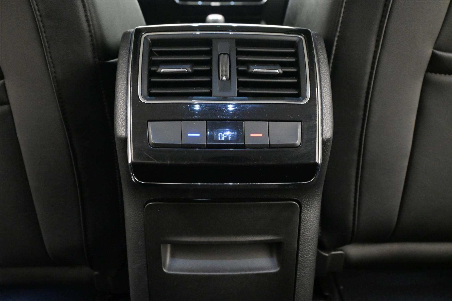 Hlavní fotografie vozu Škoda Superb 2,0 TDI 147kW DSG STYLE Záruka až 5 let (22)