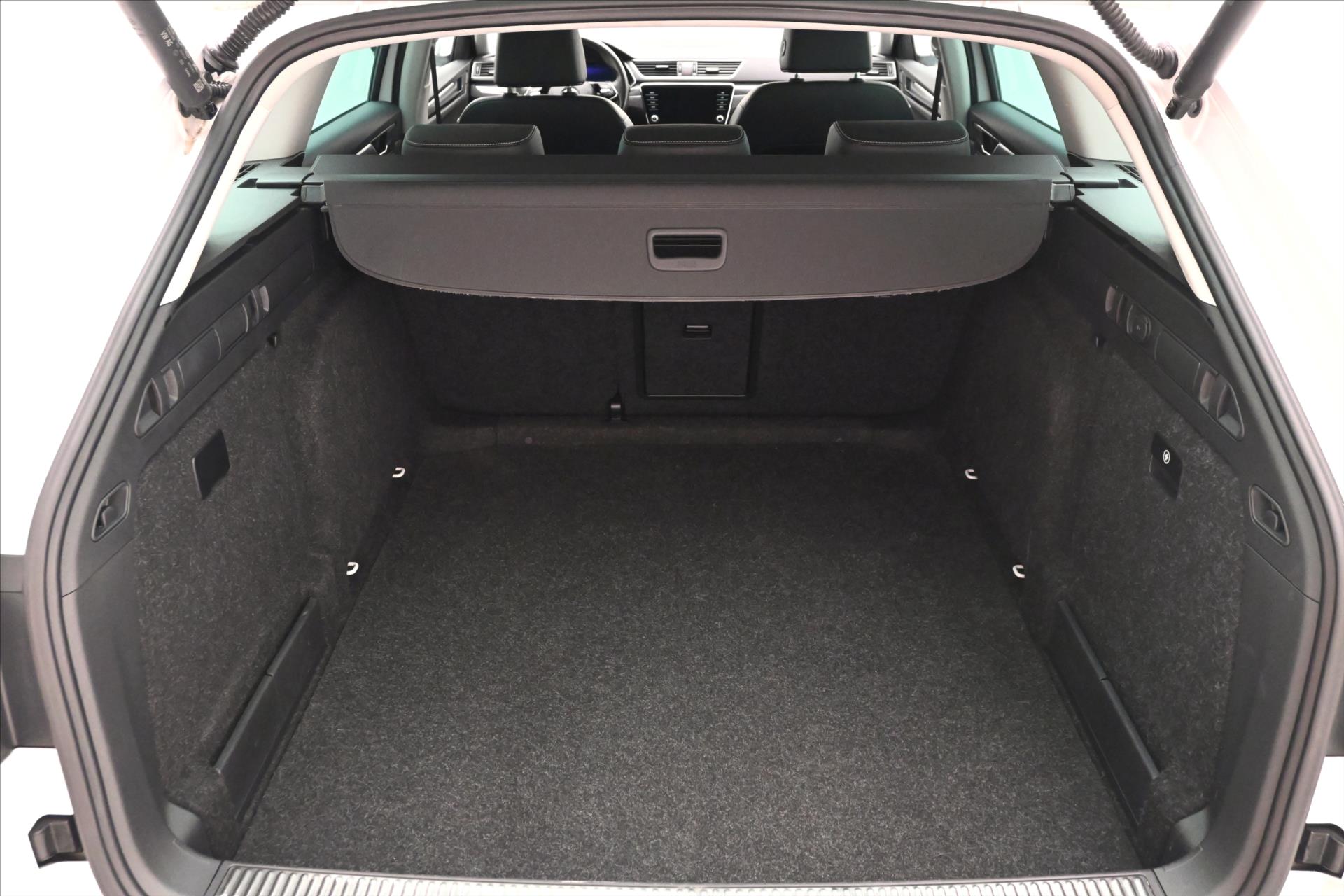 Hlavní fotografie vozu Škoda Superb 2,0 TDI 147kW STYLE DSG Záruka až 5 let (10)