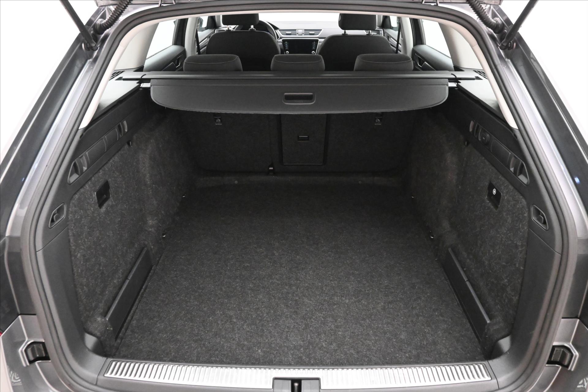 Hlavní fotografie vozu Škoda Superb 2,0 TDI 110 kW DSG Style Záruka až 5 let (11)