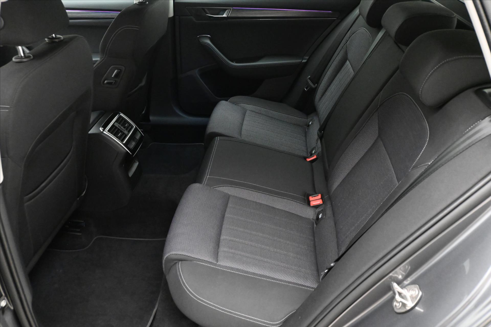 Hlavní fotografie vozu Škoda Superb 2,0 TDI 110 kW DSG Style Záruka až 5 let (15)