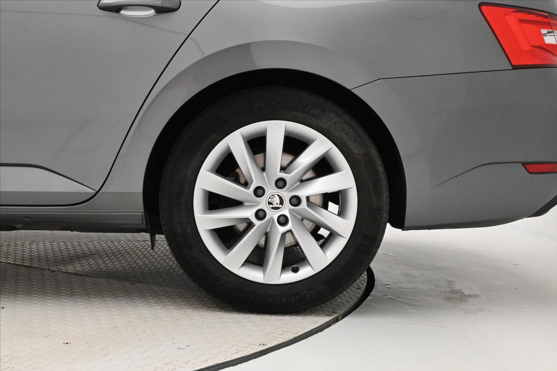 Hlavní fotografie vozu Škoda Superb 2,0 TDI 110 kW DSG Style Záruka až 5 let (31)