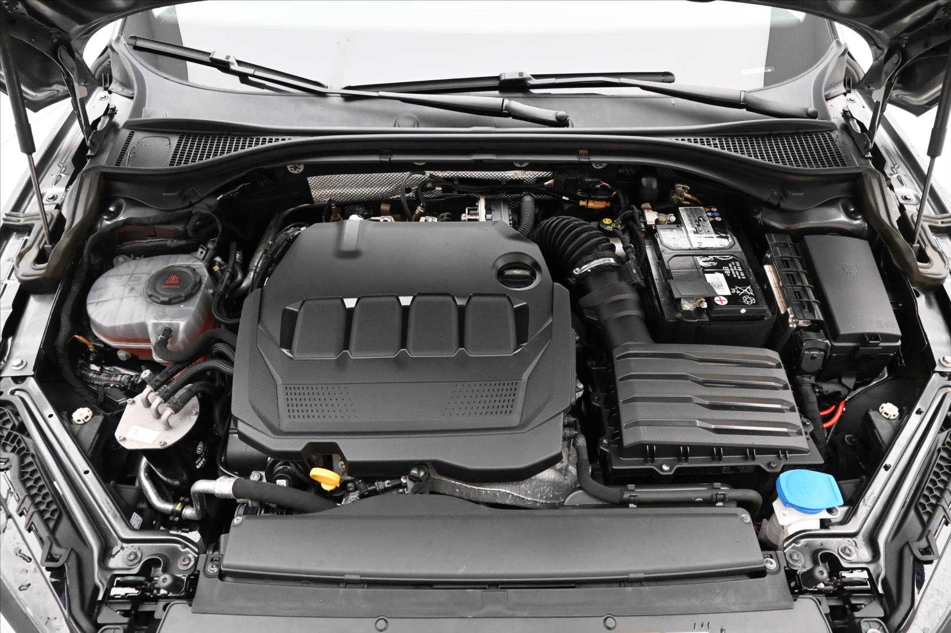 Main photo of the car Skoda Superb 2.0 TDI 110 kW DSG Style Warranty up to 5 years (9)