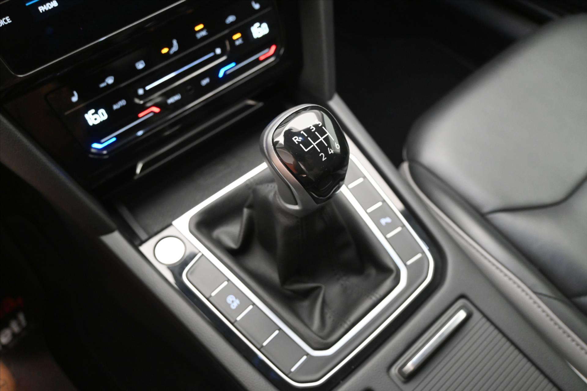 Hlavní fotografie vozu Volkswagen Arteon Shooting Brake 2,0 TDI 110 kW Elegance Záruka až 5 let (22)